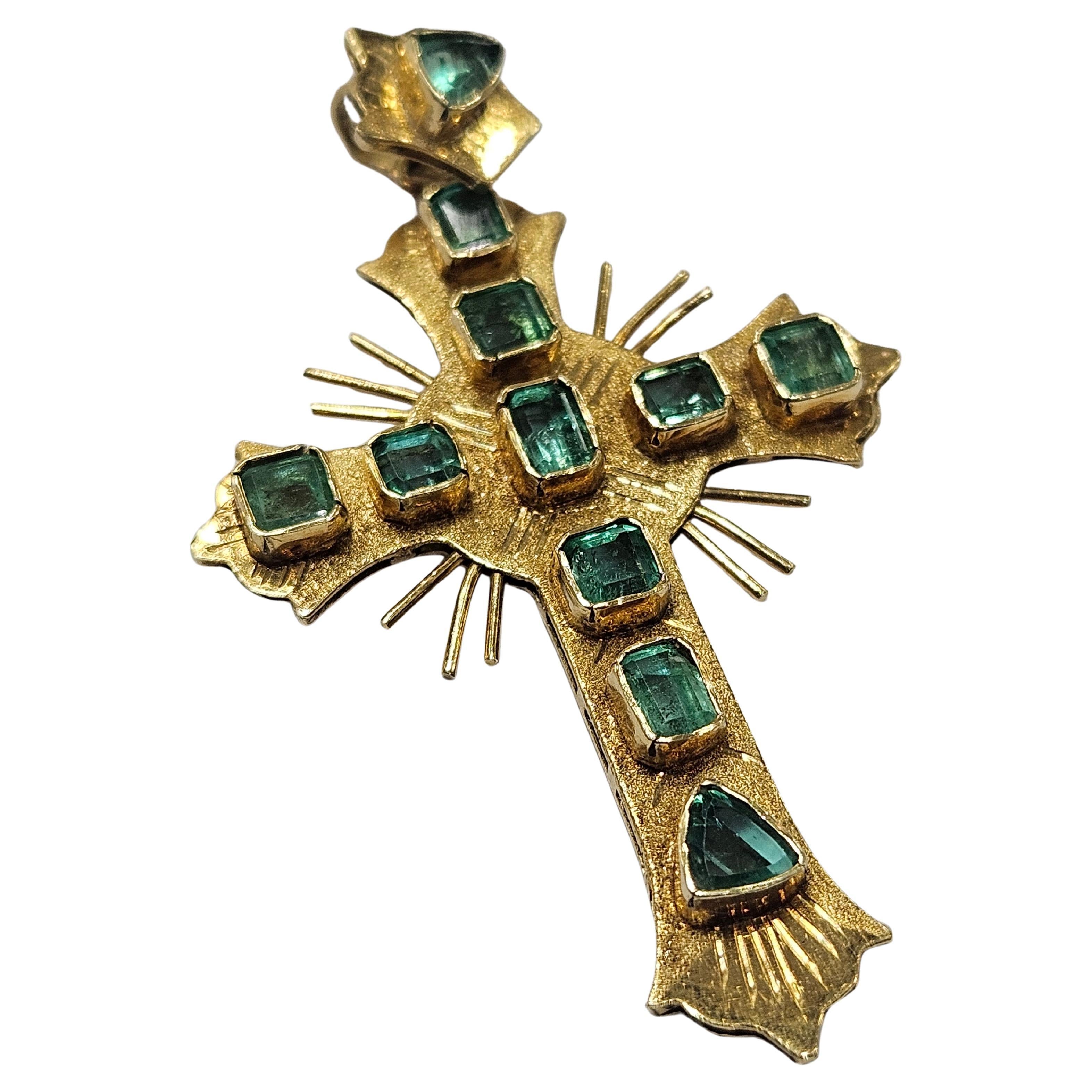 Modern Cross Colonial Style Colonbia Emeralds 2 Ctw. Yellow Gold 18 karat For Sale