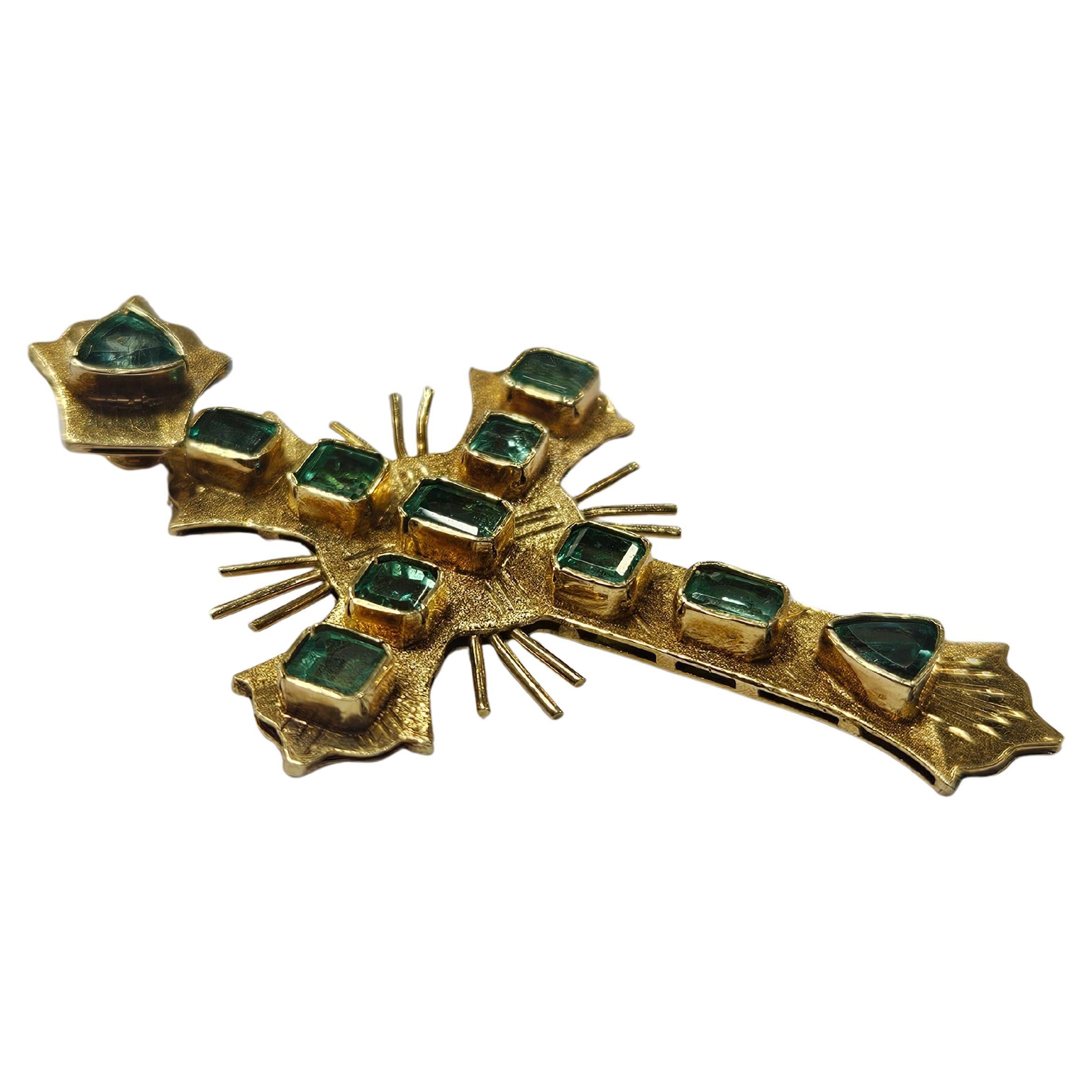 Cross Colonial Style Colonbia Emeralds 2 Ctw. Yellow Gold 18 karat In Good Condition For Sale In MADRID, ES