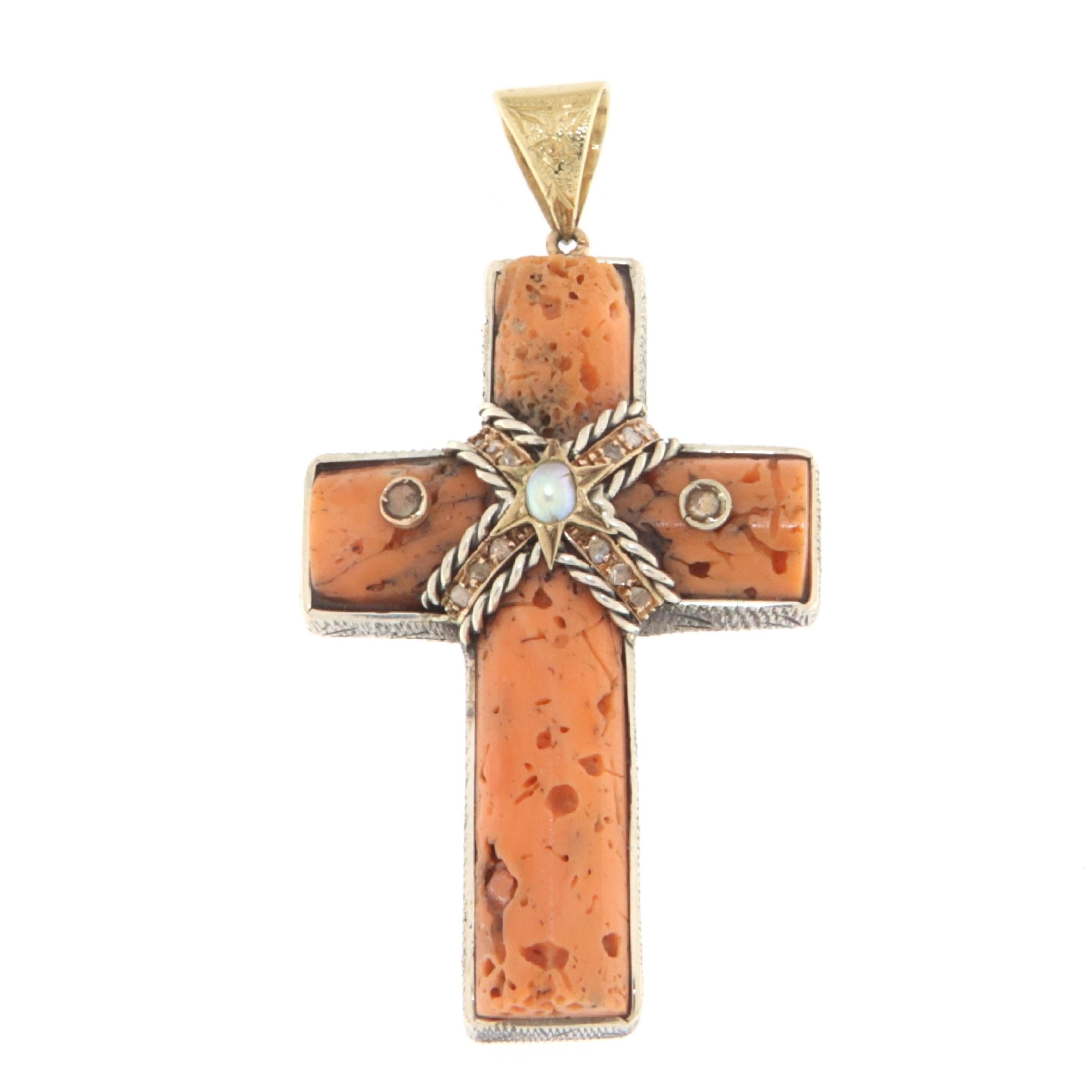 Cross Coral Diamonds Pearl 9 Karat Yellow Gold Pendant Necklace In New Condition For Sale In Marcianise, IT