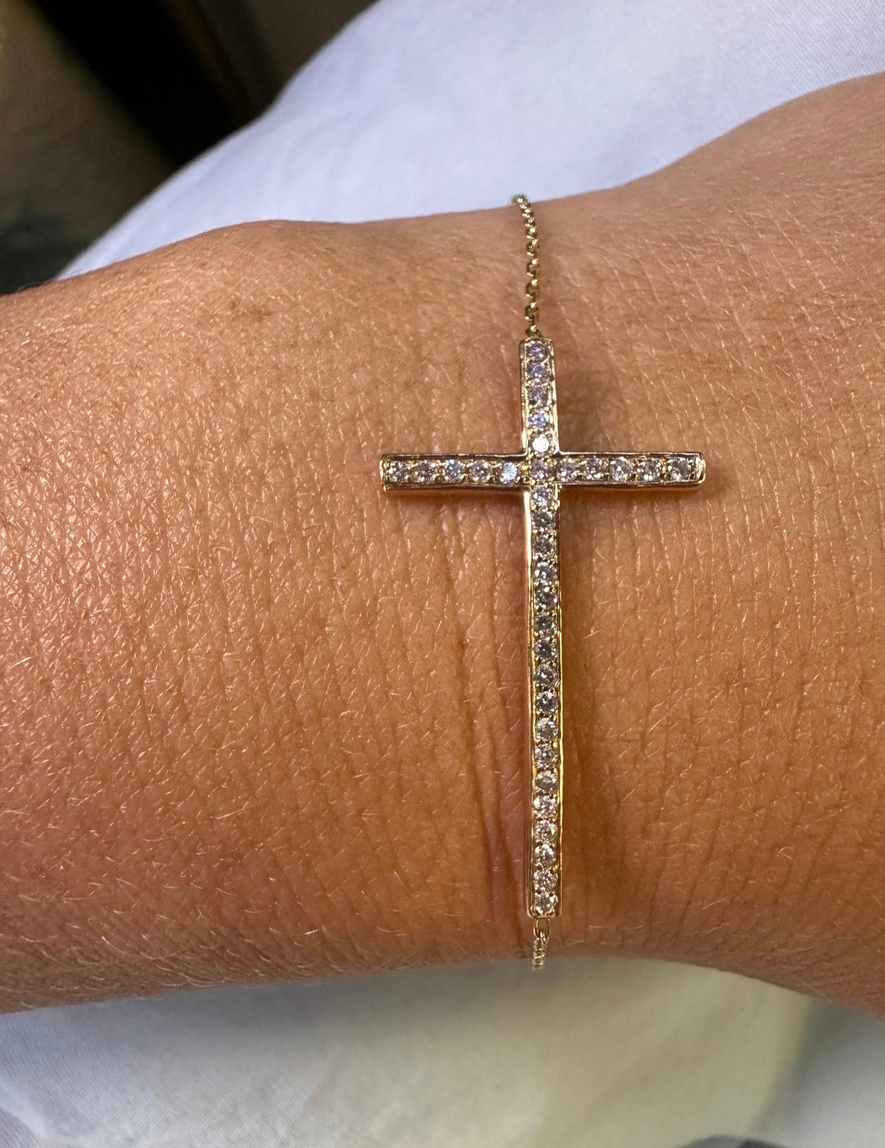Brilliant Cut Cross Diamond Bracelet 18KT yellow gold VS Diamonds Certified Fine Quality For Sale