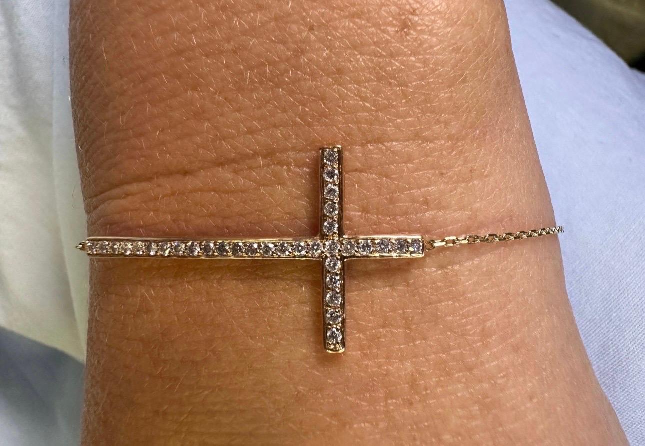 Cross Diamond Bracelet 18KT yellow gold VS Diamonds Certified Fine Quality In New Condition For Sale In Boca Raton, FL