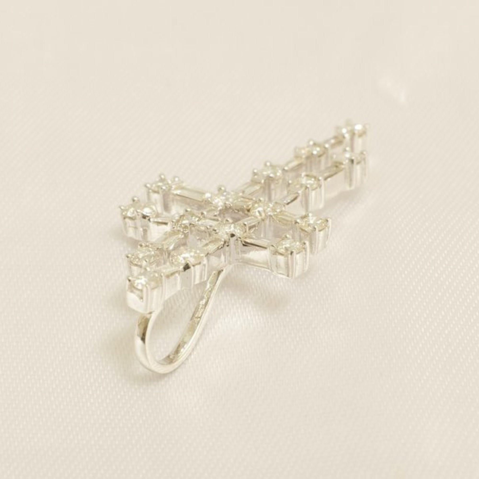 Pendentif croix diamantée en or massif 14k (certifié) Pour femmes en vente