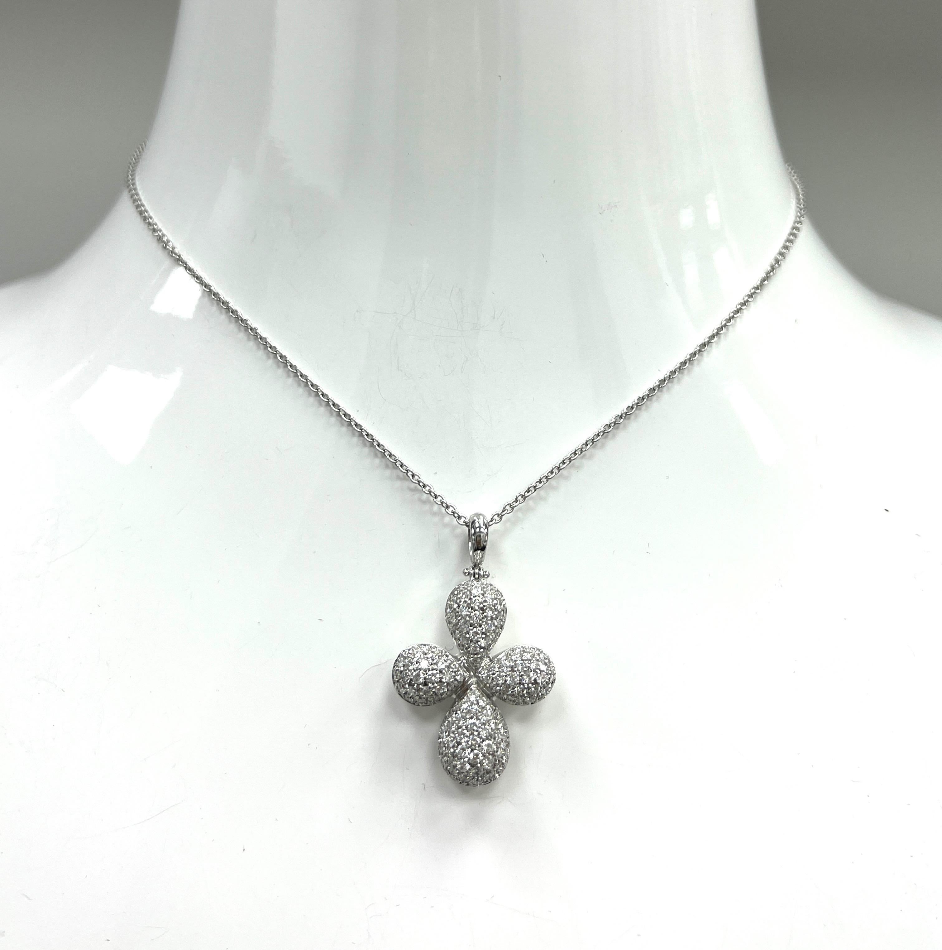 Cross Diamond Pendant Necklace For Sale 4