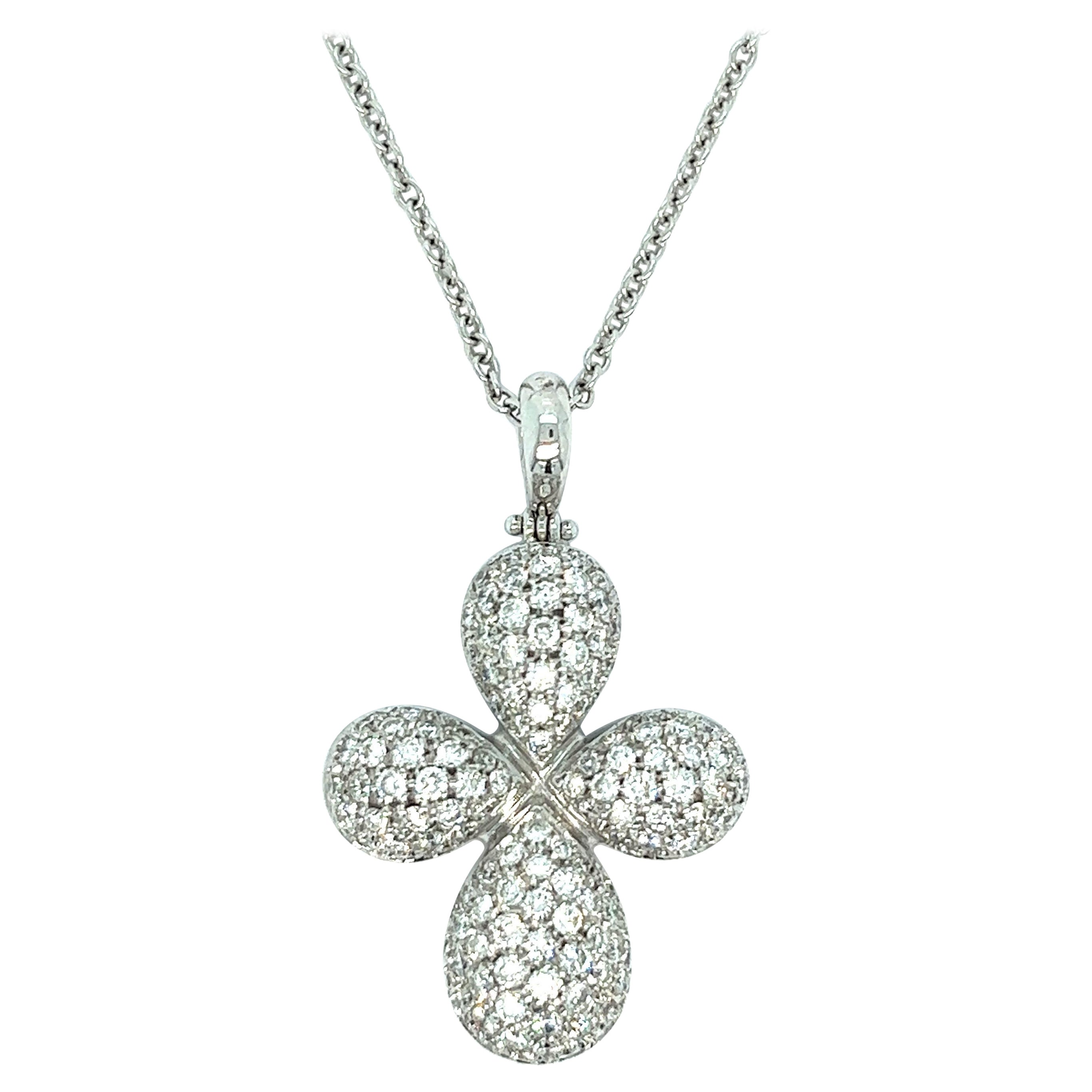 Collar colgante de diamantes en cruz