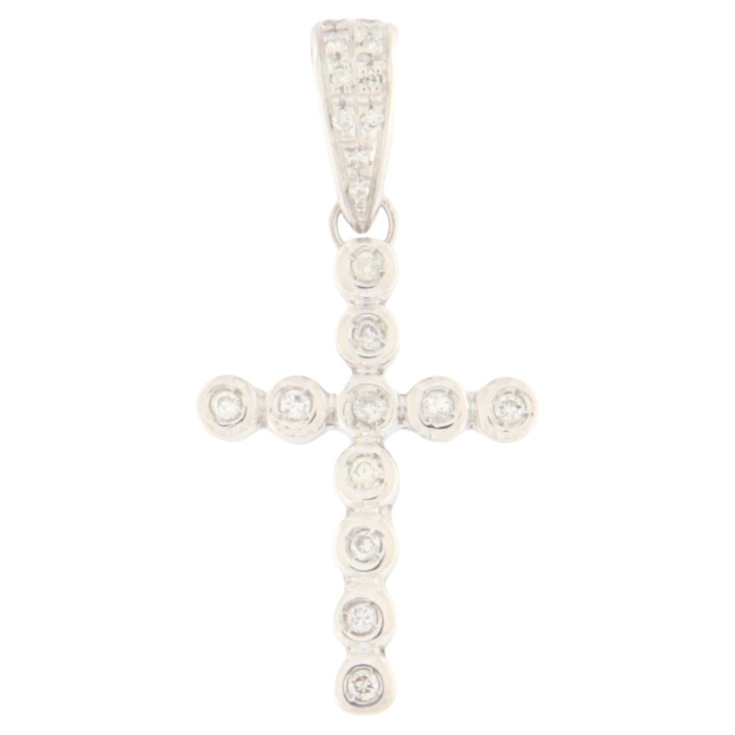 Cross Diamonds 18 Karat White Gold Pendant Necklace