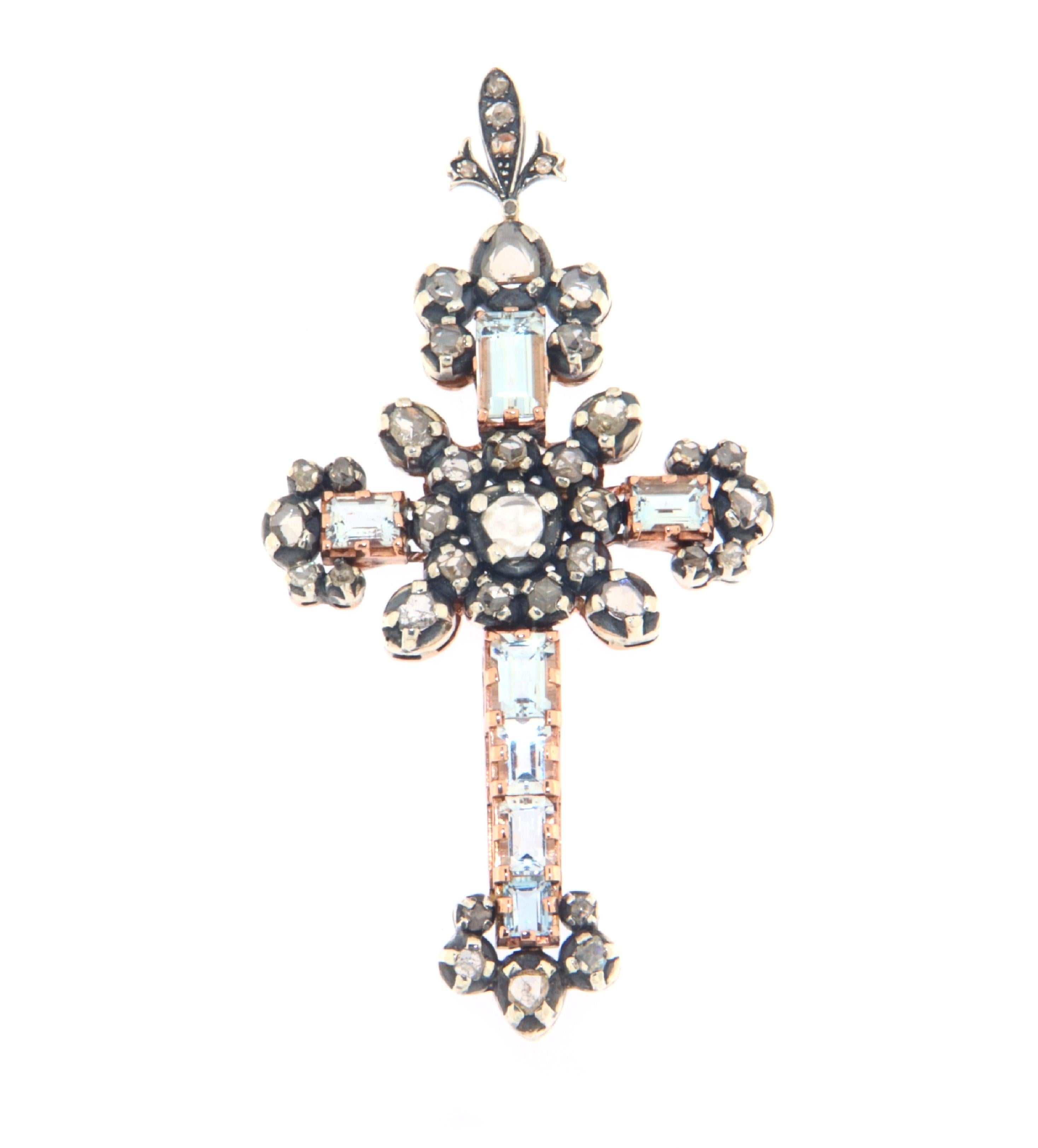 Collier pendentif croix diamants aigue-marine en or jaune 9 carats Unisexe en vente