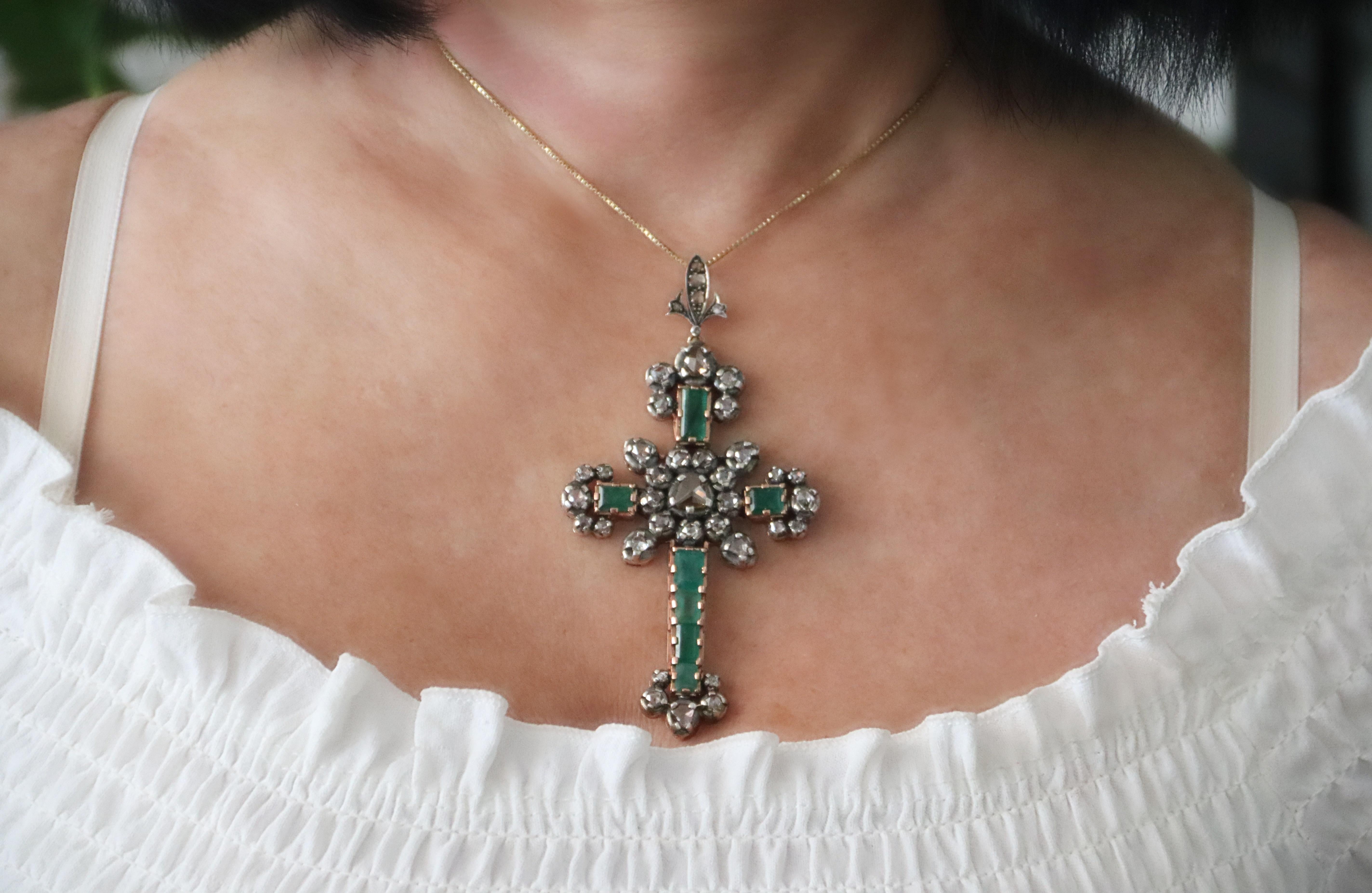 Cross Diamonds Emeralds 9 Karat Yellow Gold Pendant Necklace For Sale 1