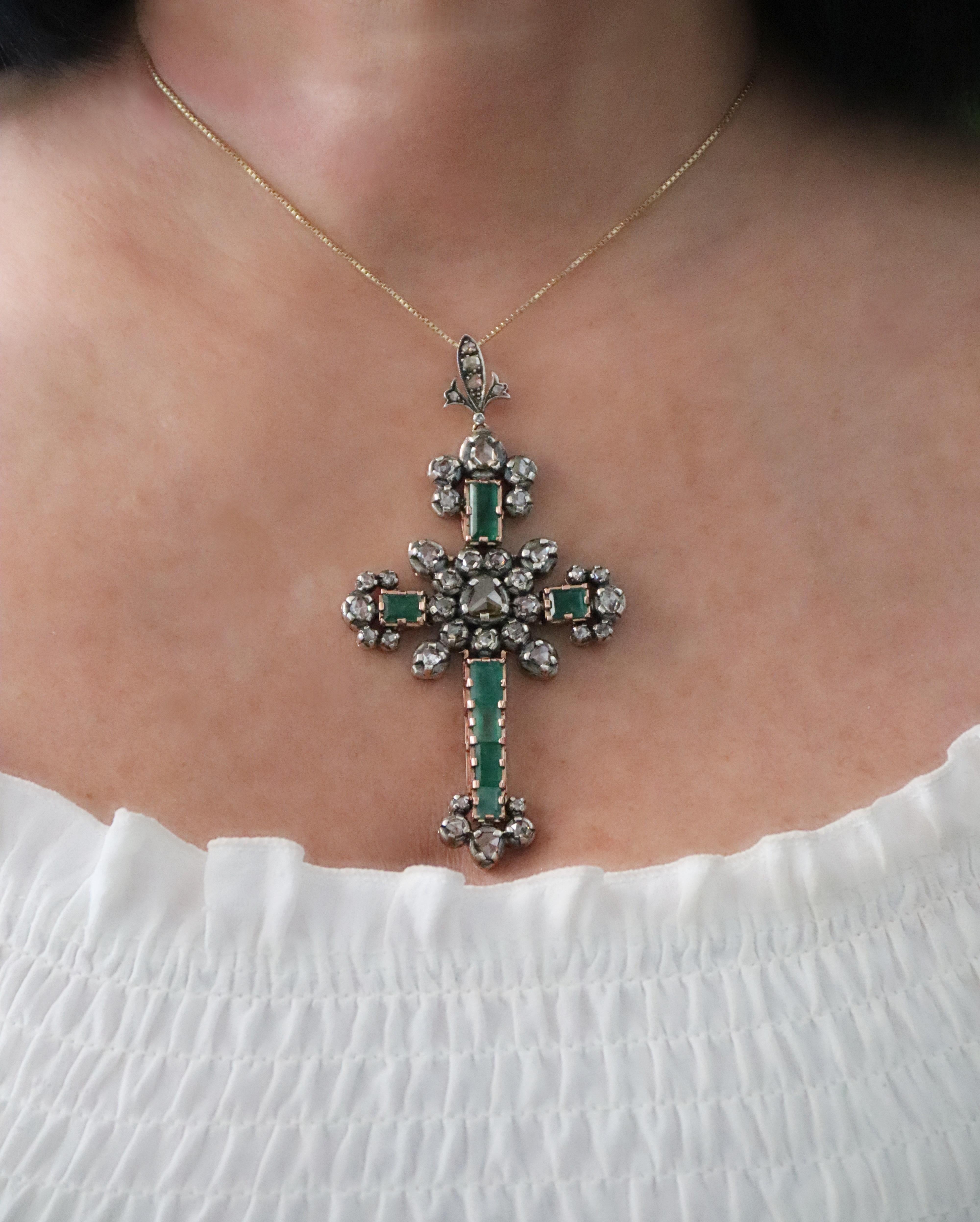 Cross Diamonds Emeralds 9 Karat Yellow Gold Pendant Necklace For Sale 2