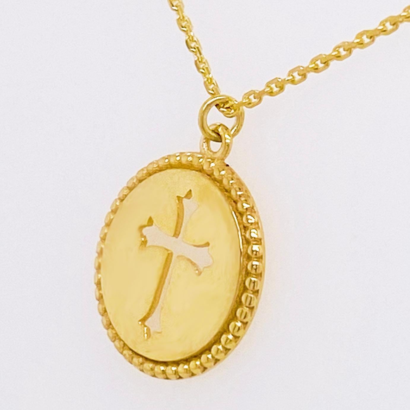 Moderne Collier à disque en forme de croix, pendentif religieux en or jaune 14 carats avec pièce de monnaie en forme de croix en vente