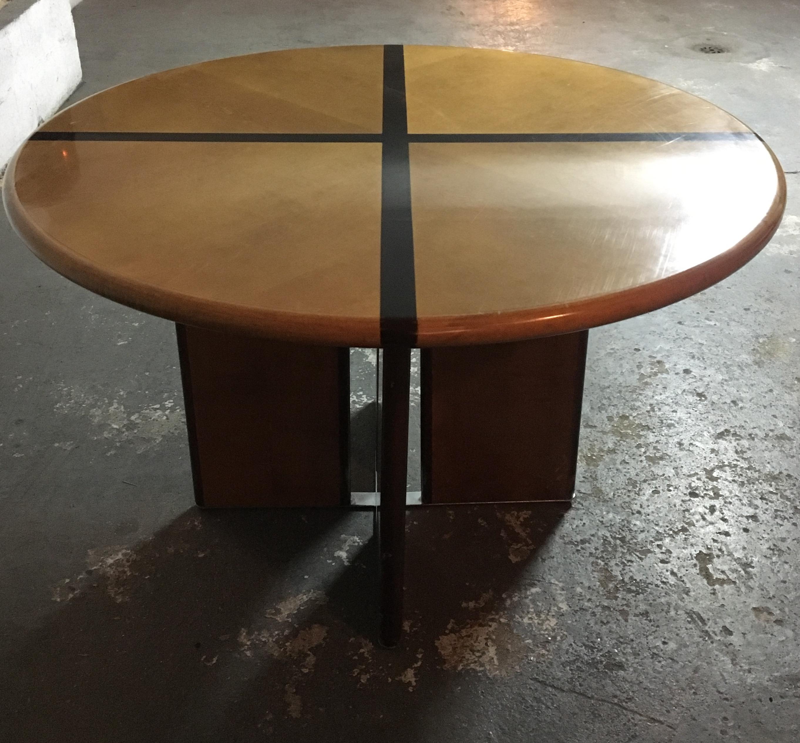Cross French Vintage Round Dining Table, 1970s For Sale 1