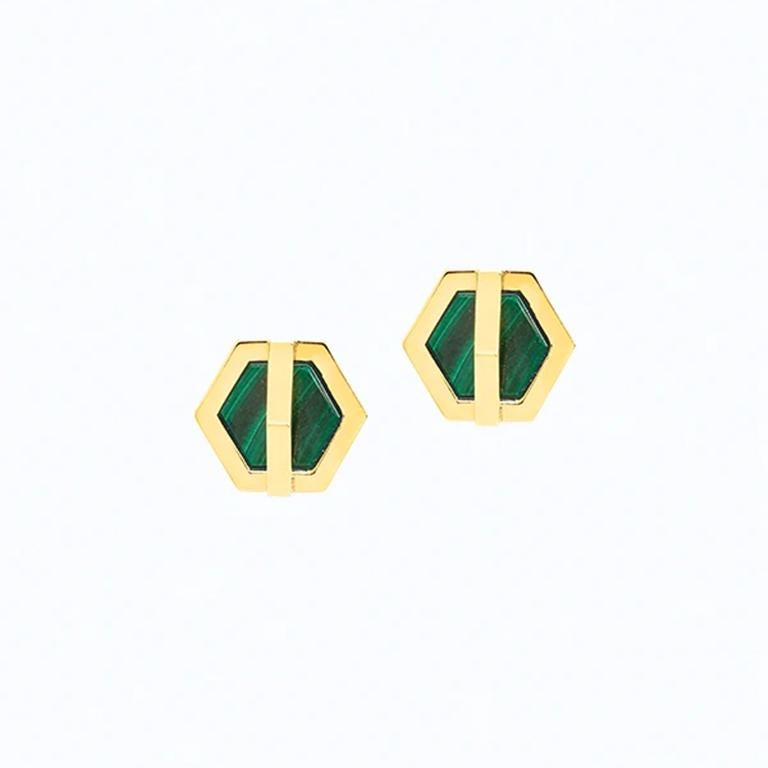 Contemporain Clous d'oreilles hexagonaux en forme de croix avec pierres, argent jaune et malachite  en vente