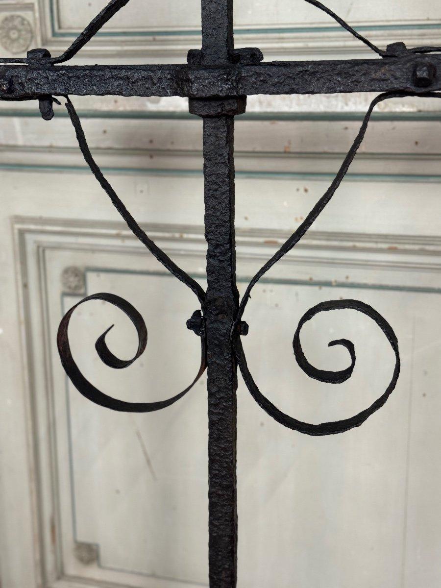 Cross In Battered Iron, 18th Century For Sale 4