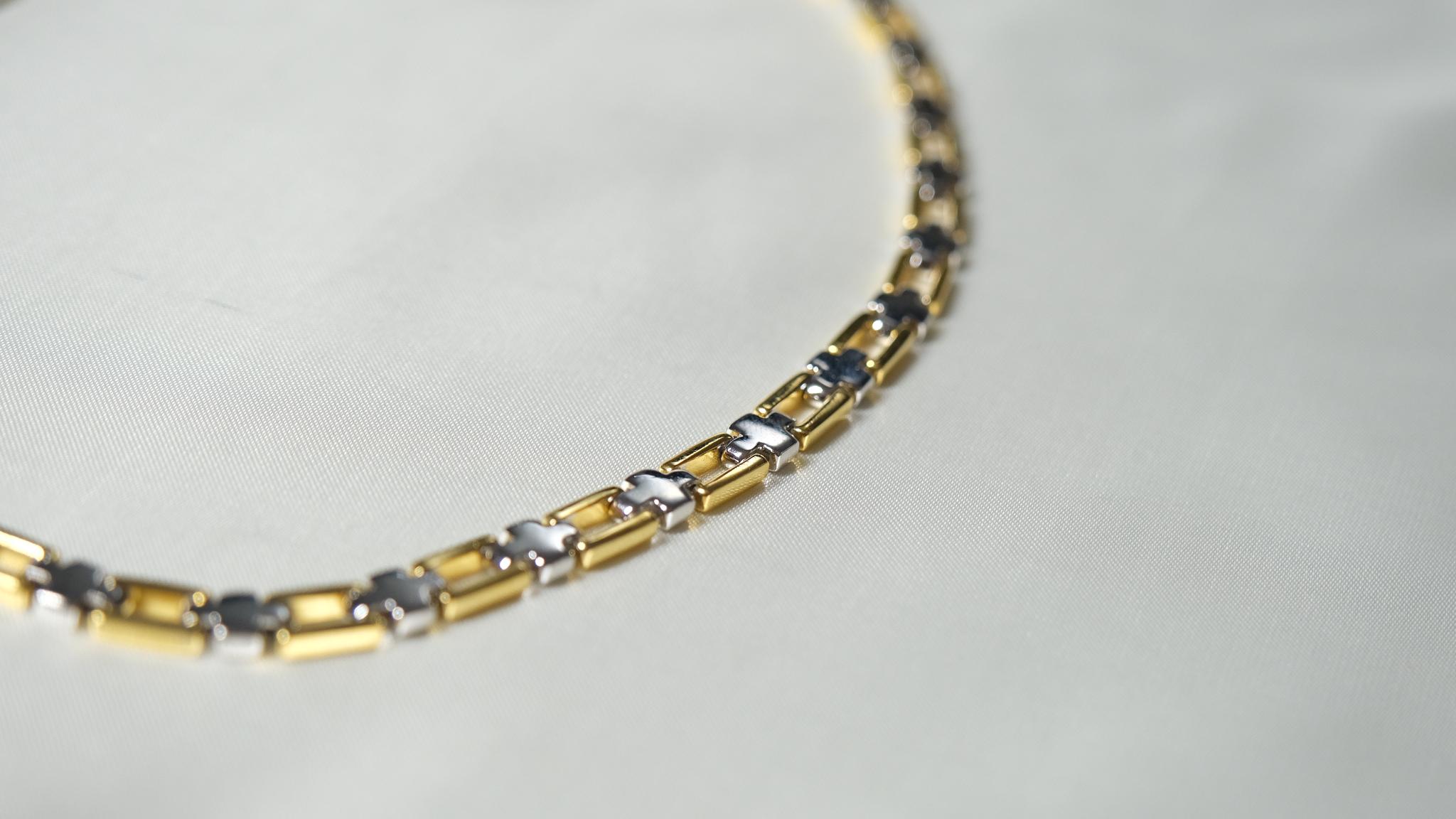 Cross Link Necklace II, 18k Gold, White Gold In New Condition For Sale In Leigh-On-Sea, GB