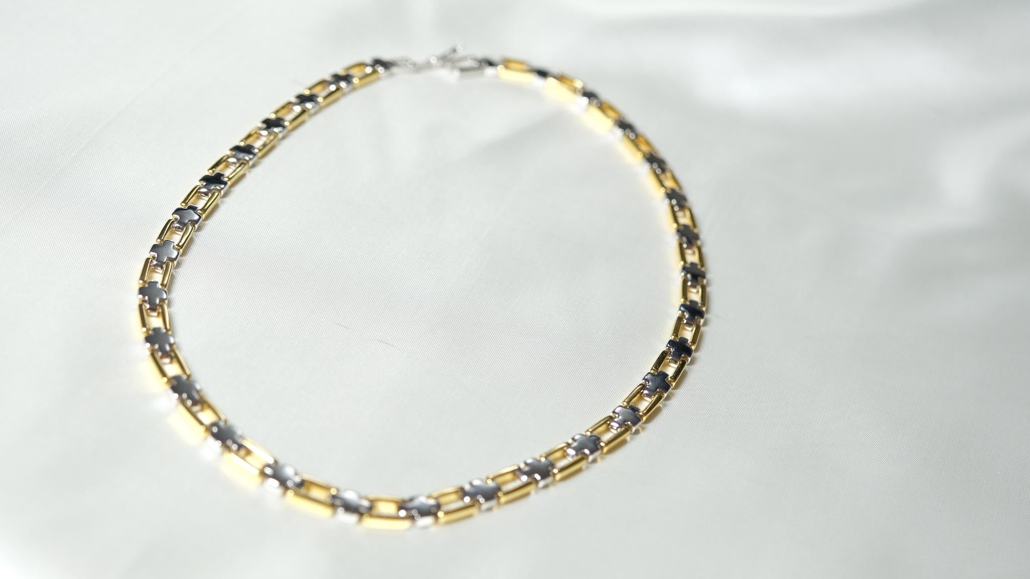 Cross Link Necklace II, 18k Gold, White Gold For Sale 3