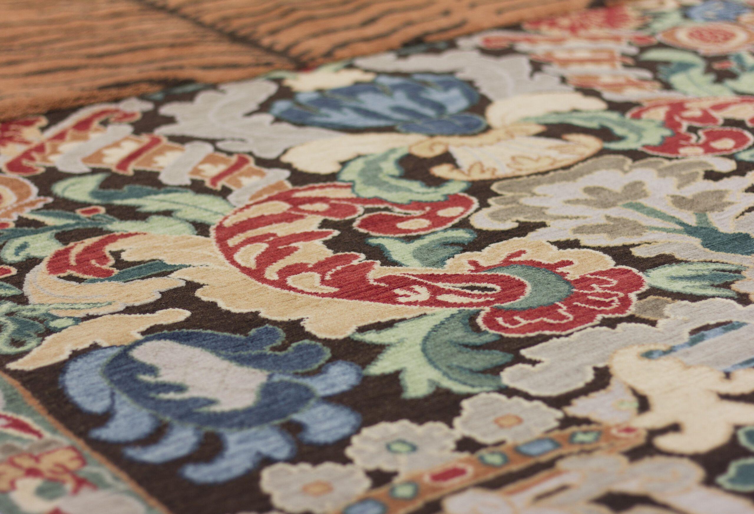 Entworfen von CTRLZAK Studio.
Bindung: Baumwolle.
Knoten: Wolle und Seide aus dem Himalaya.
Qualität: A++ 232.000 Knoten/qm.
Abmessungen: 170 x 240cm 66,93 x 94,49 Zoll.

Cross (me) Knot entworfen von Ctrl+Zak.

Cross(me)Knot kombiniert