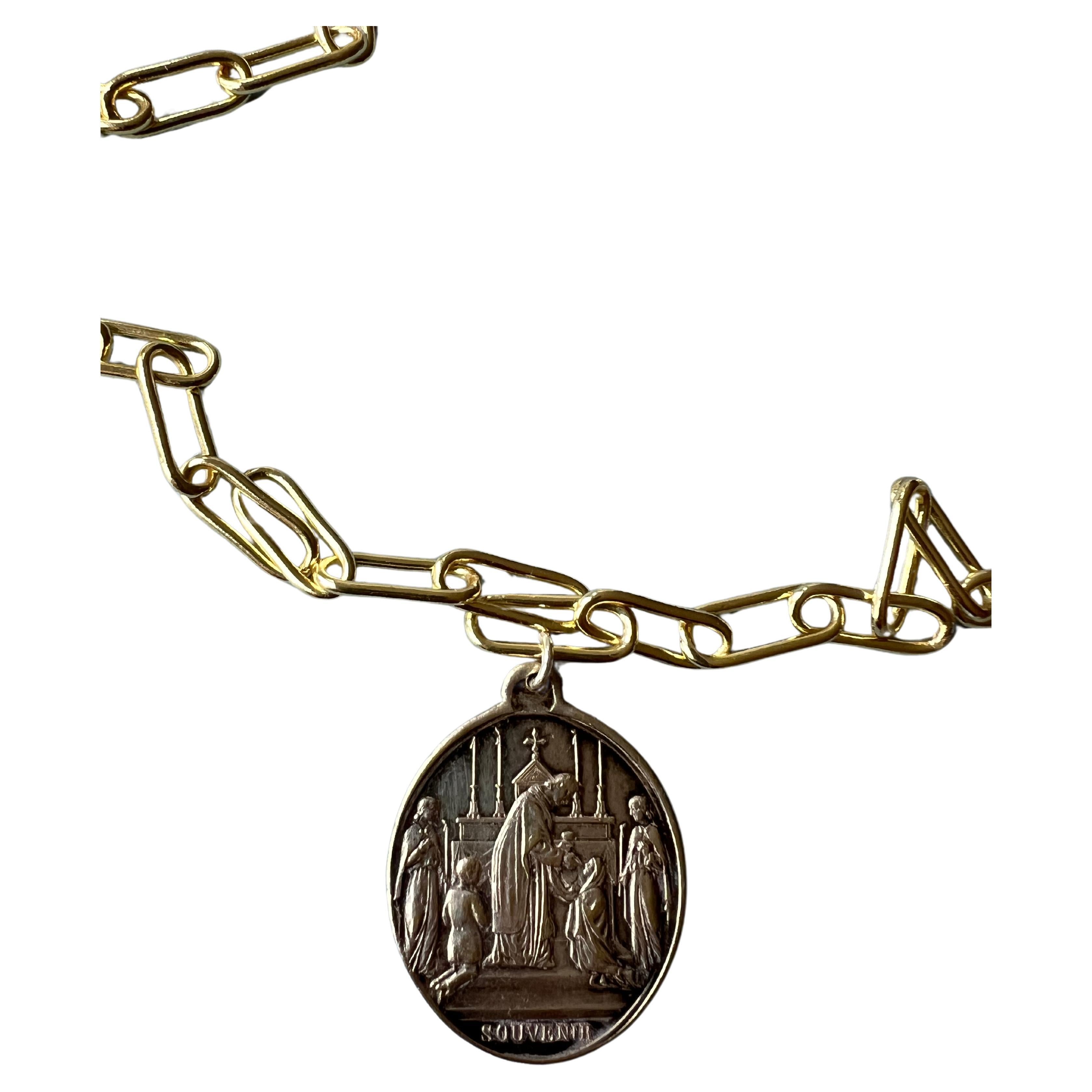 Cross Medal Chain Necklace One of a kind Silver Souvenir Vintage or possibly Antique Medal Featuring a Cross and Communion hanging on a large Long Chunky Chain Necklace in Gold Plated Brass

73 cm Long

Designer: J DAUPHIN 

Available for immediate