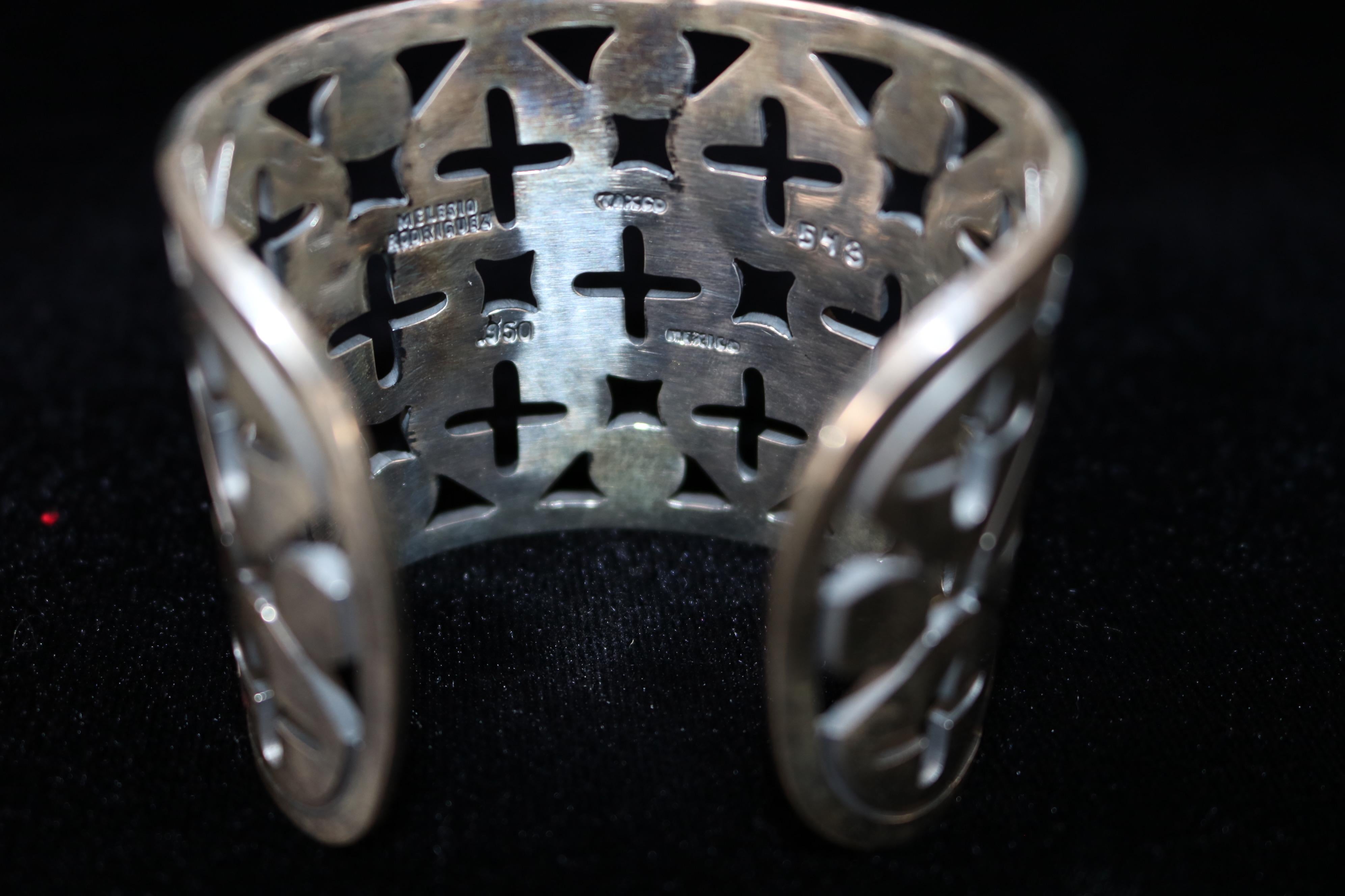 This beautiful statement cuff bracelet was handcrafted with the highest quality 925 silver. 
Jewelry is our passion. In Taxco, Mexico more than a passion it is a tradition. This is handmade piece was designed for a woman that is not afraid to be