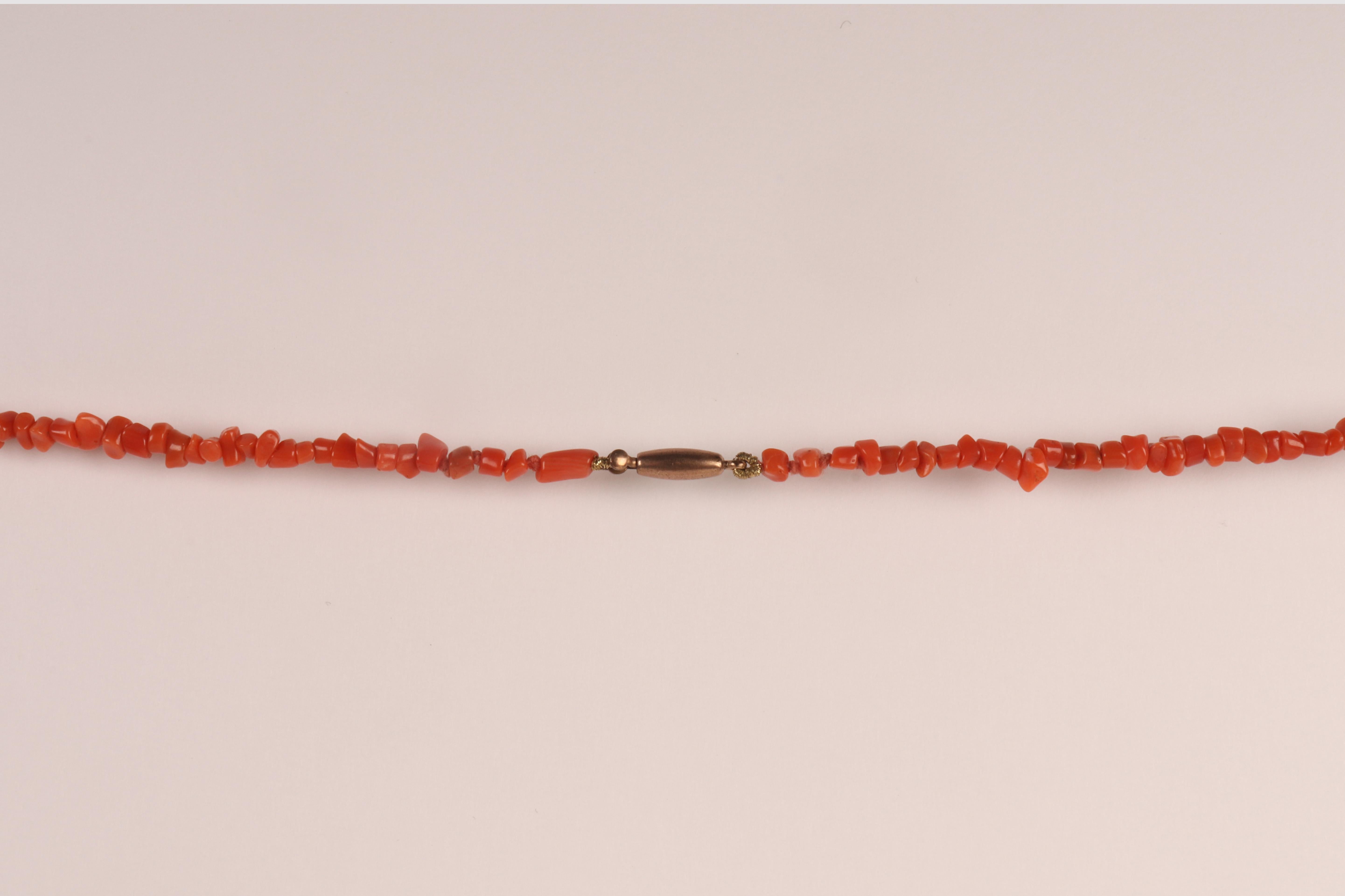 Kreuz-Halskette. Mittelmeerkoralle aus Sciacca, England 1880. im Angebot 1