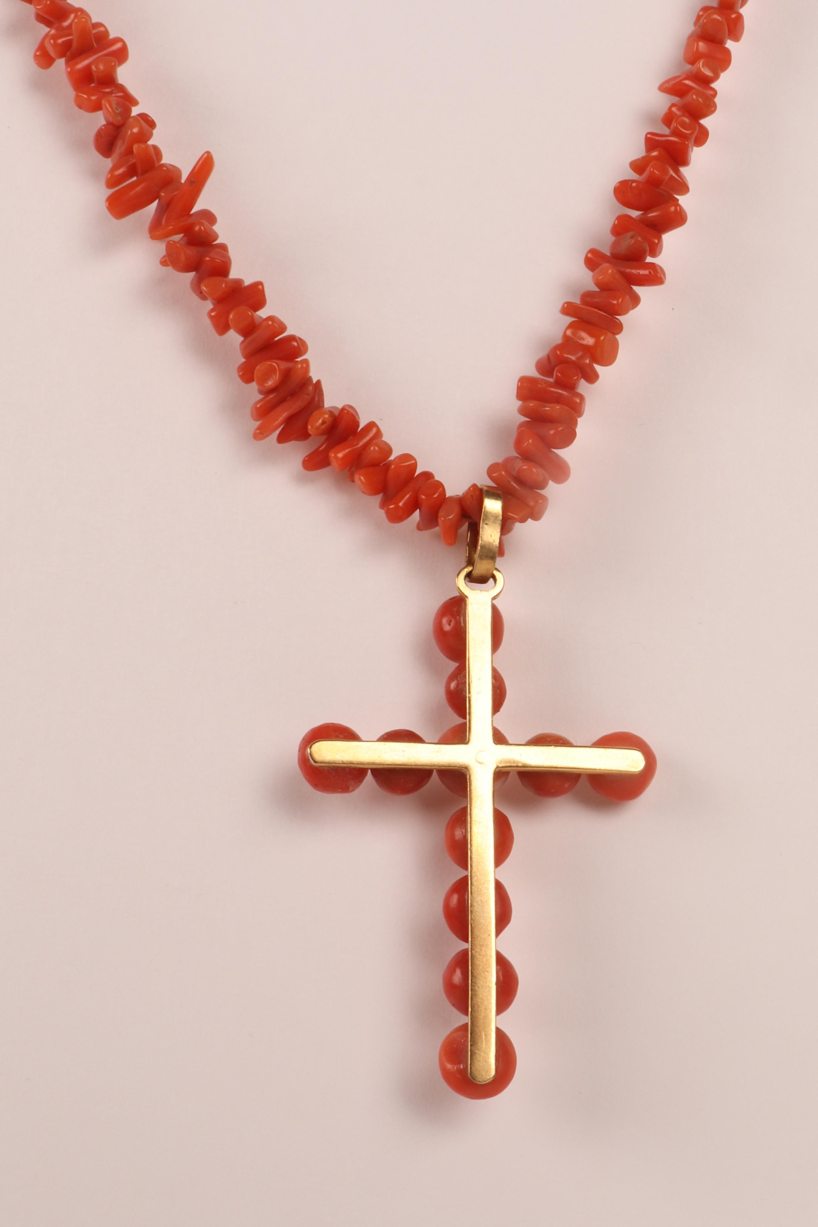 Cross necklace. Mediterranean coral from Sciacca, England 1880. For Sale 2