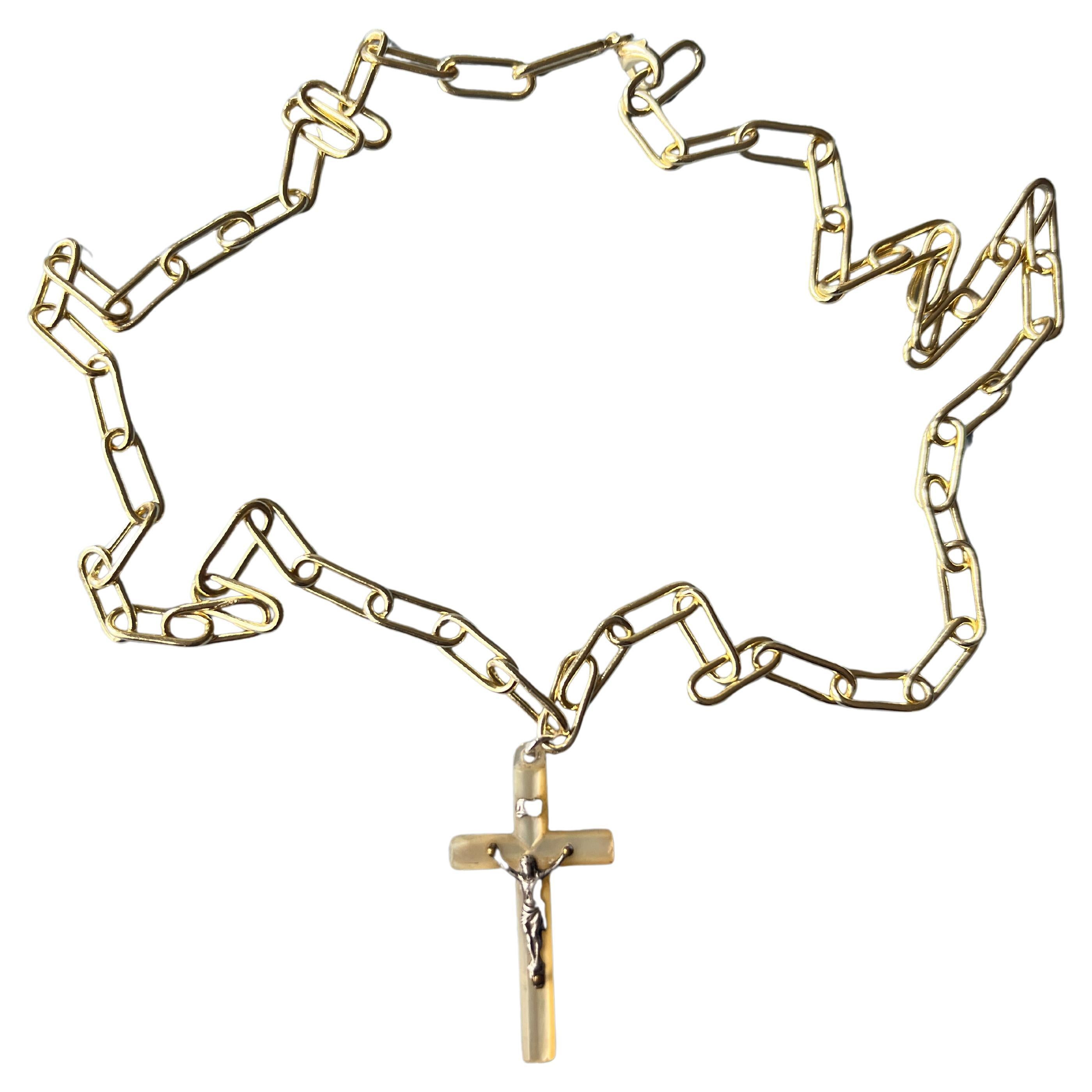One of a kind Cross Pendant Necklace in Nacre with Silver details, Very old Vintage, Chain is Gold Plated 

72 cm Long

Designer: J DAUPHIN 

Available for immediate delivery 