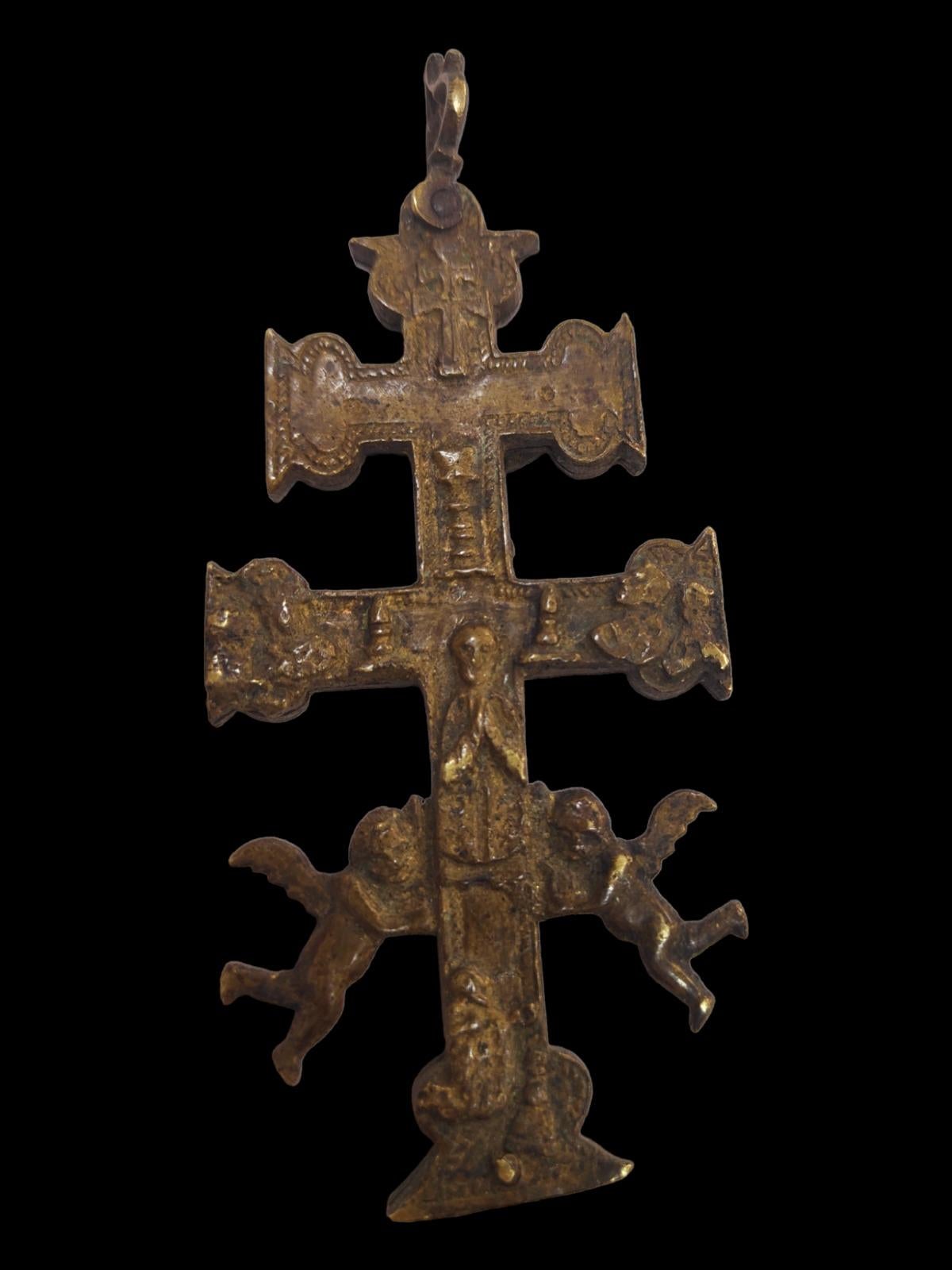 XVIIIe siècle et antérieur Croix de Caravaca du XVIIe siècle en vente