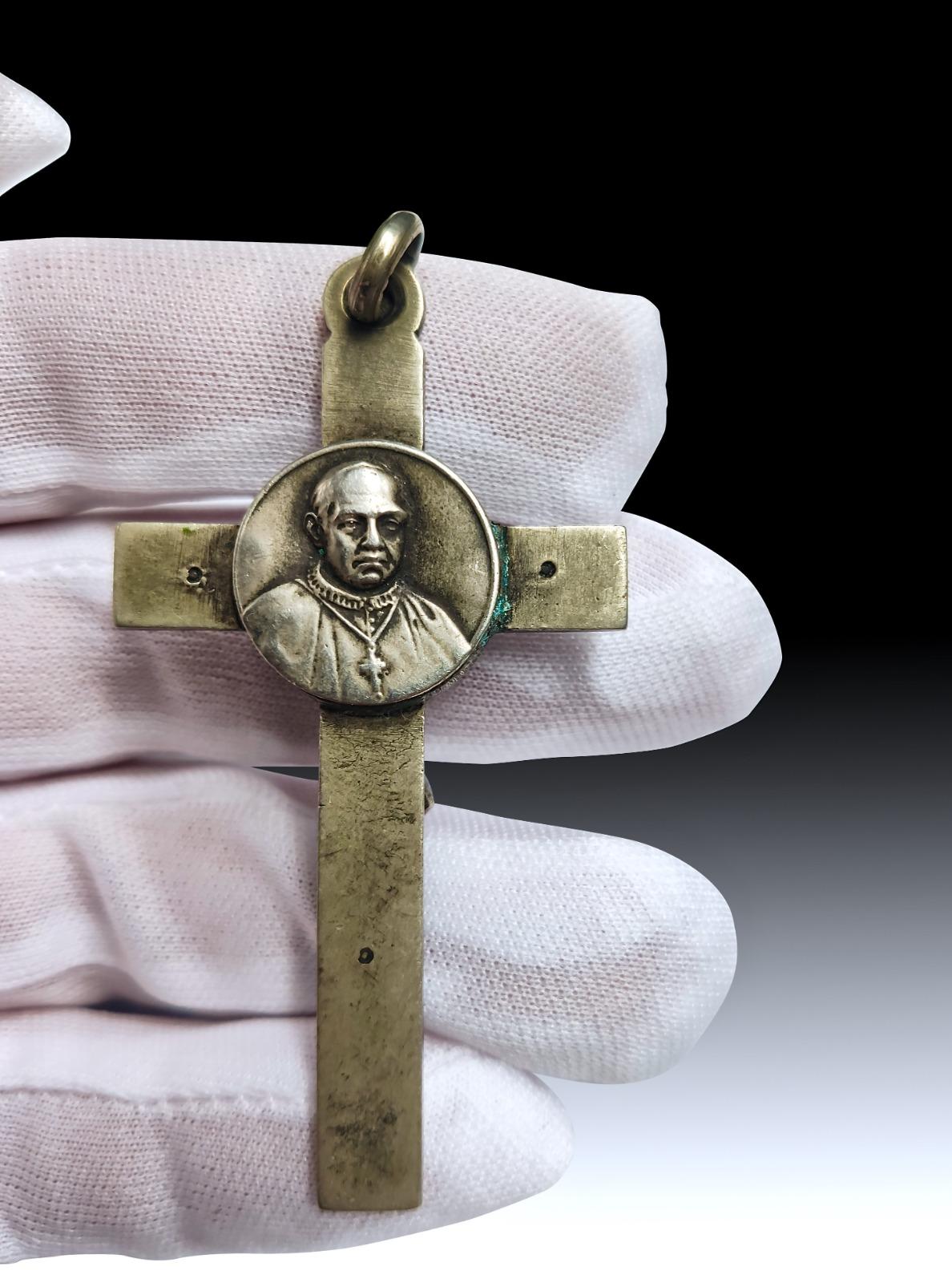Italian Cross of the 19th Century with Relics of the Religious: Antonio María Claret