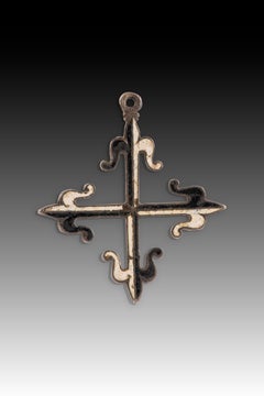 Croix de l'Ordre des Prêcheurs ou habit de saint Dominique. Bronze doré, émail.