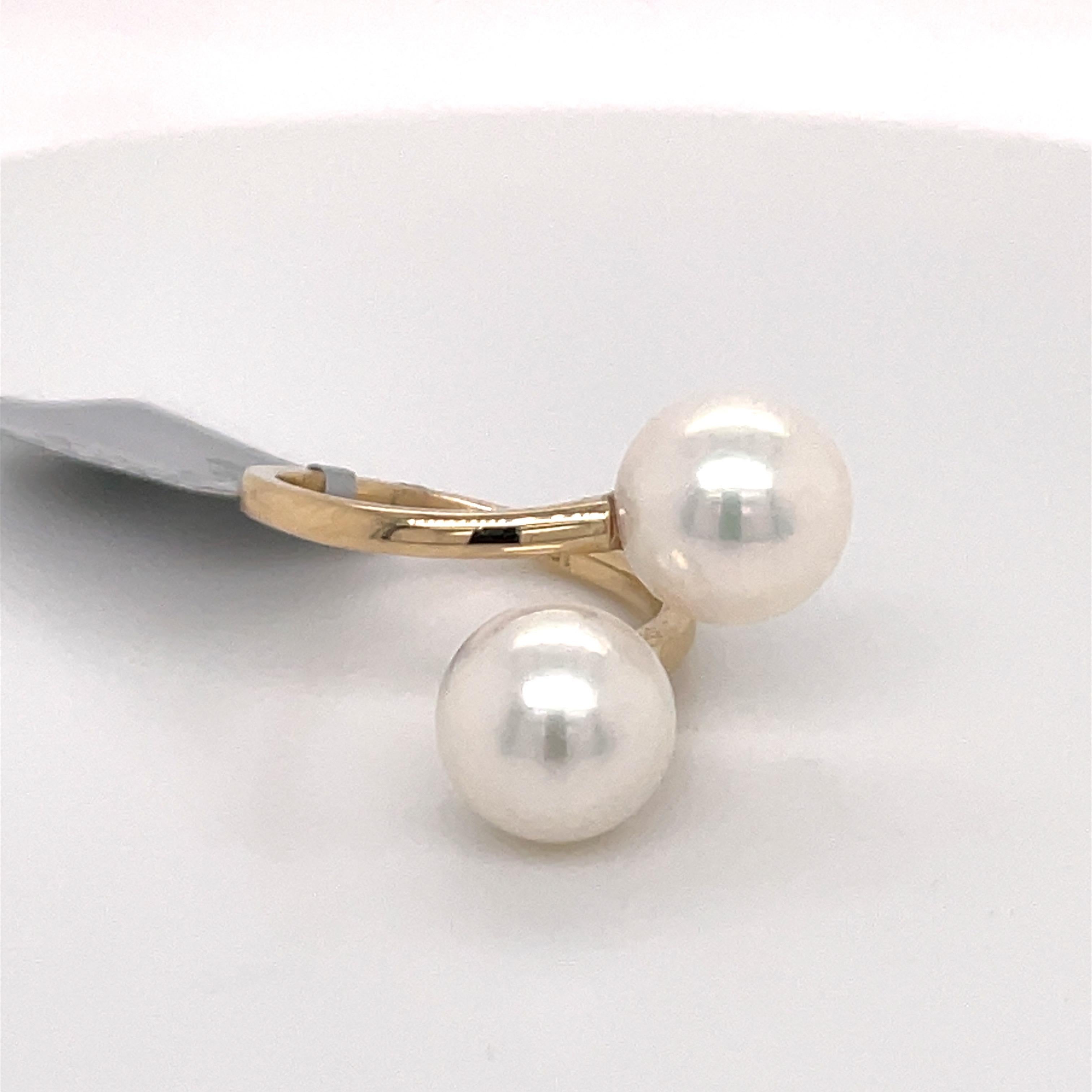 Contemporary Cross Over Freshwater Pearl Gold Ring For Sale