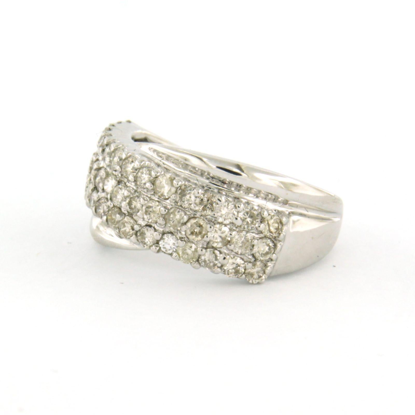Anillo cruzado con diamantes talla brillante de hasta 1,00 ct Oro de 18k 5,4 gramos en Excelente estado para la venta en The Hague, ZH