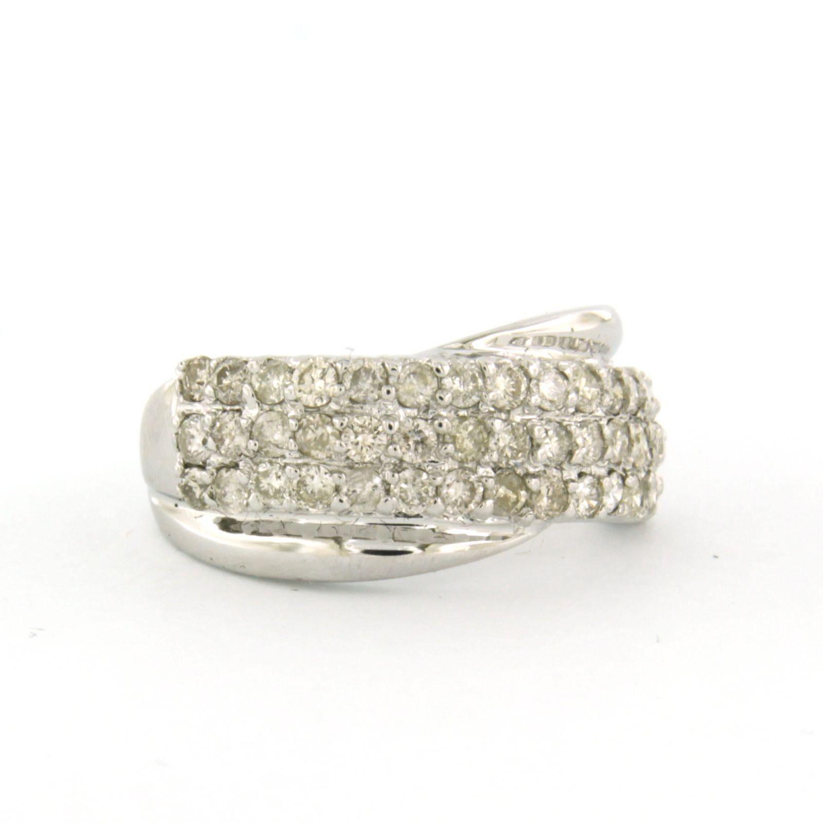 Anillo cruzado con diamantes talla brillante de hasta 1,00 ct Oro de 18k 5,4 gramos en venta 1