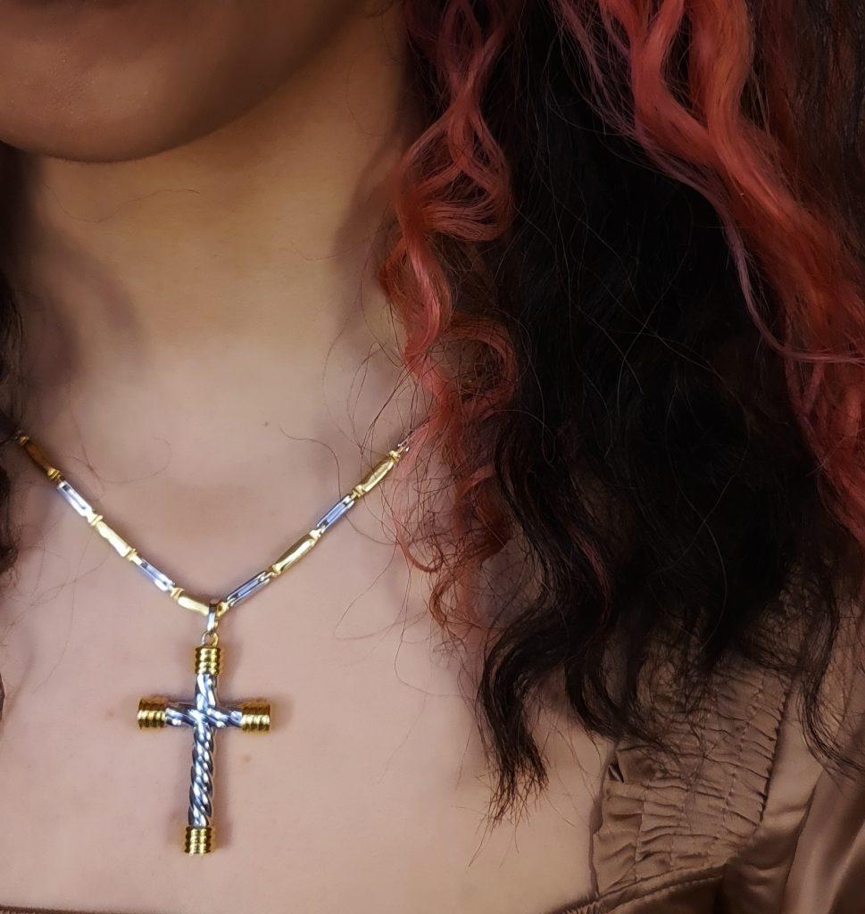 Cross Pendant, 18k Gold In New Condition For Sale In Leigh-On-Sea, GB