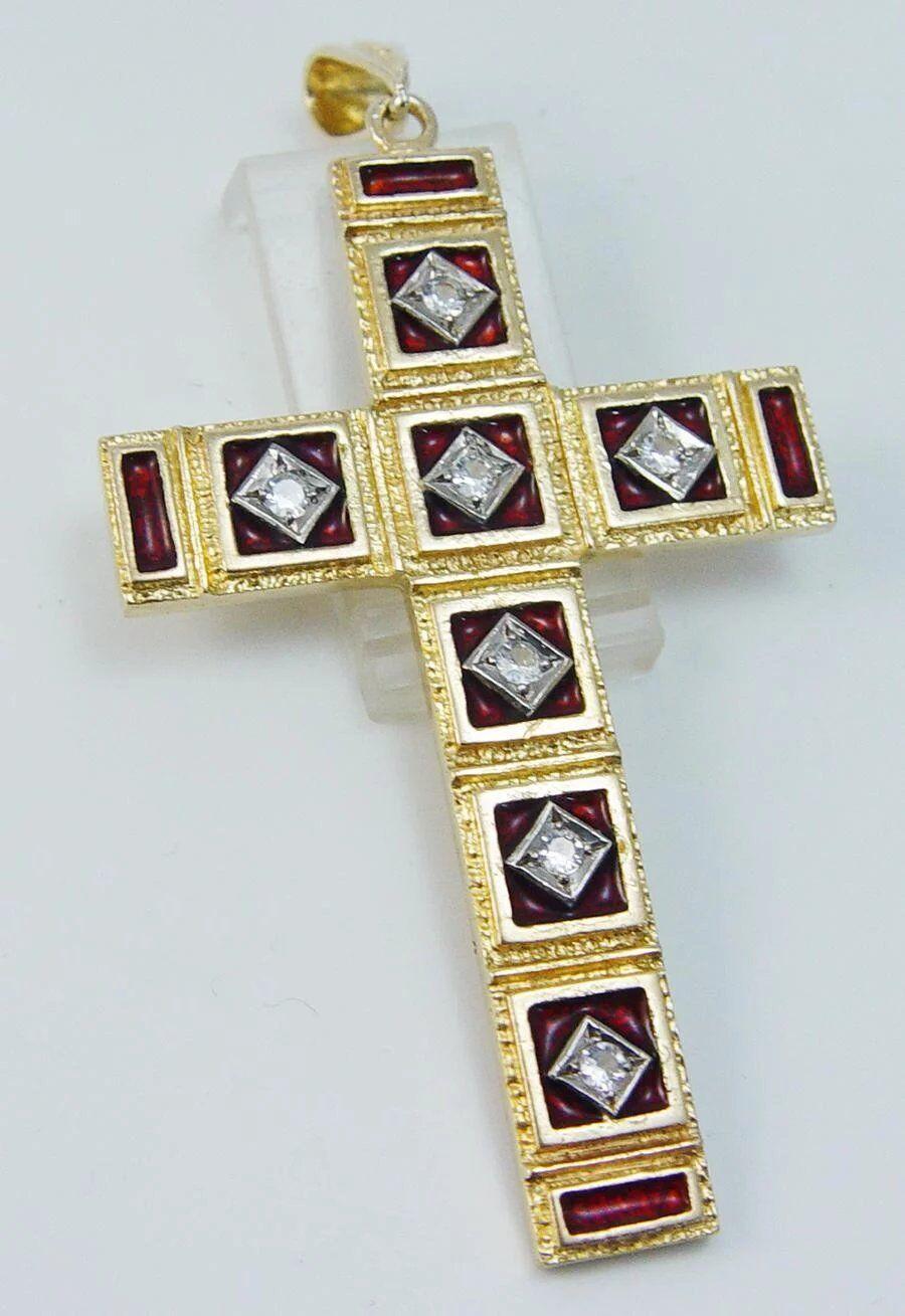 Cross Pendant Diamond Enamel 18K Gold Vintage In Good Condition For Sale In East Brunswick, NJ