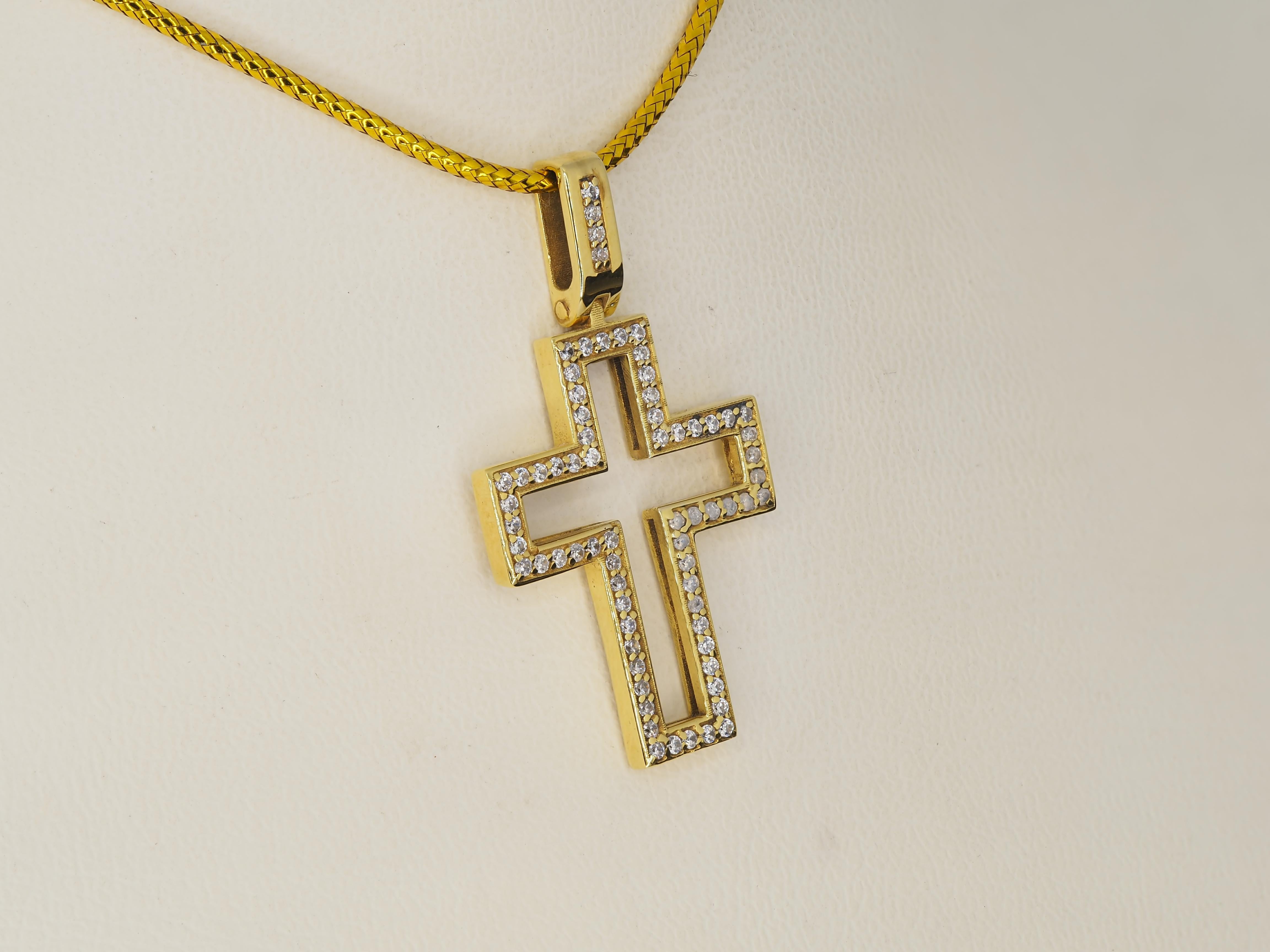 Ciondolo a forma di croce in oro 14k in vendita 6