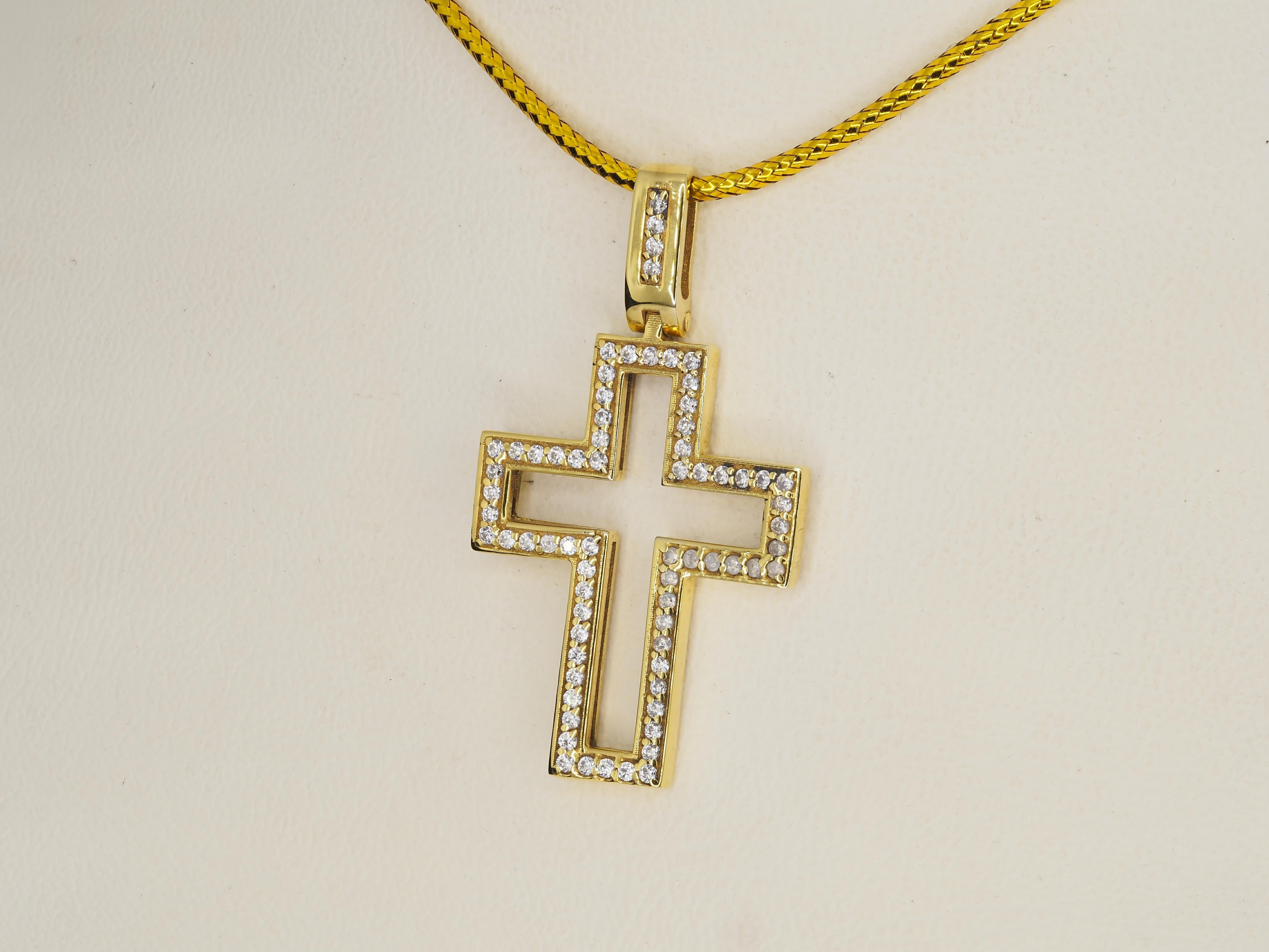 Ciondolo a forma di croce in oro 14k in vendita 7