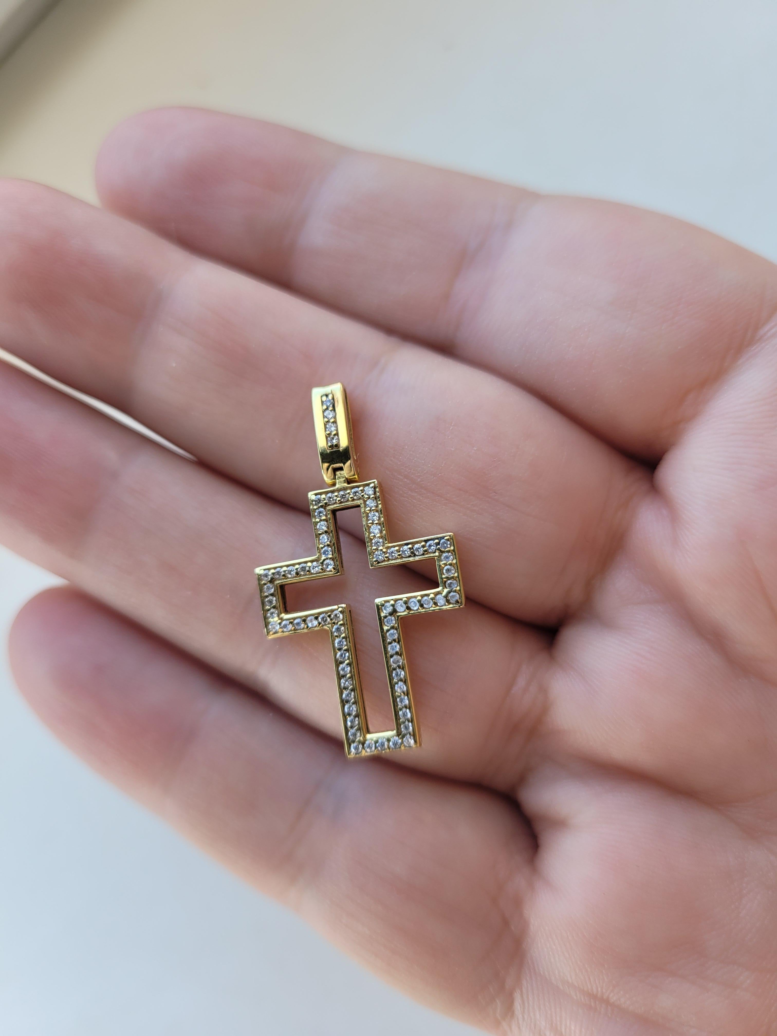 Ciondolo a forma di croce in oro 14k in vendita 9