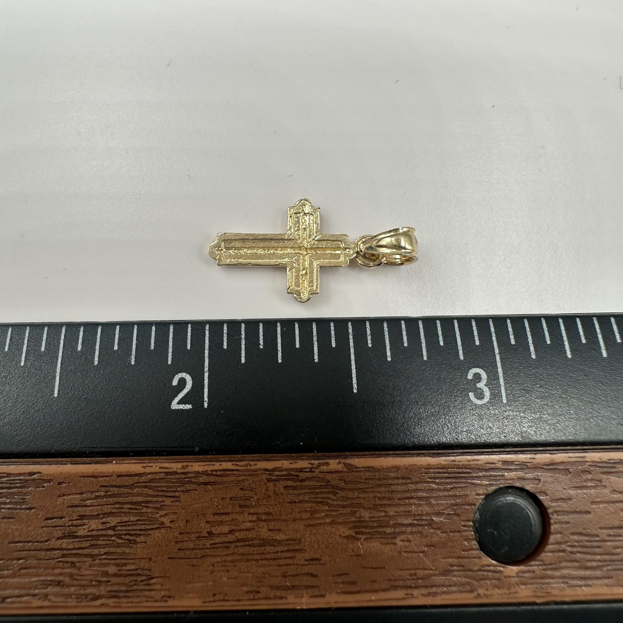Ciondolo a forma di croce in oro bicolore 14kt - 0,72 g, condizioni pari al nuovo in vendita 1
