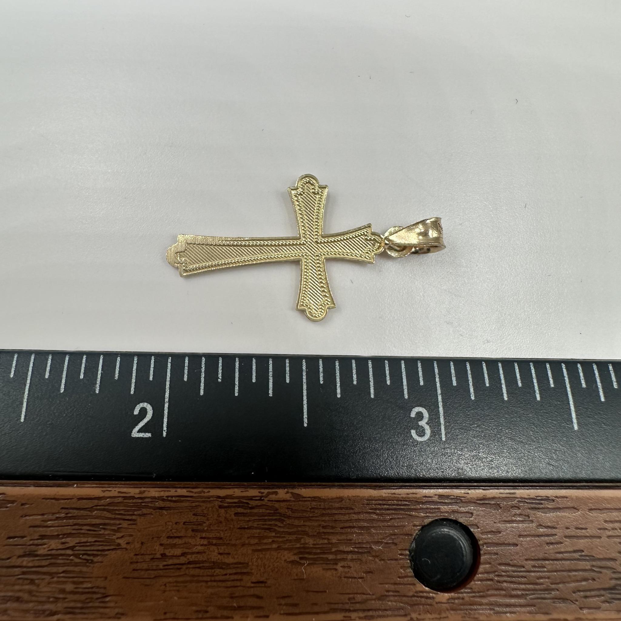 Ciondolo a forma di croce in oro giallo 14kt - 0,6 g, condizioni pari al nuovo in vendita 1