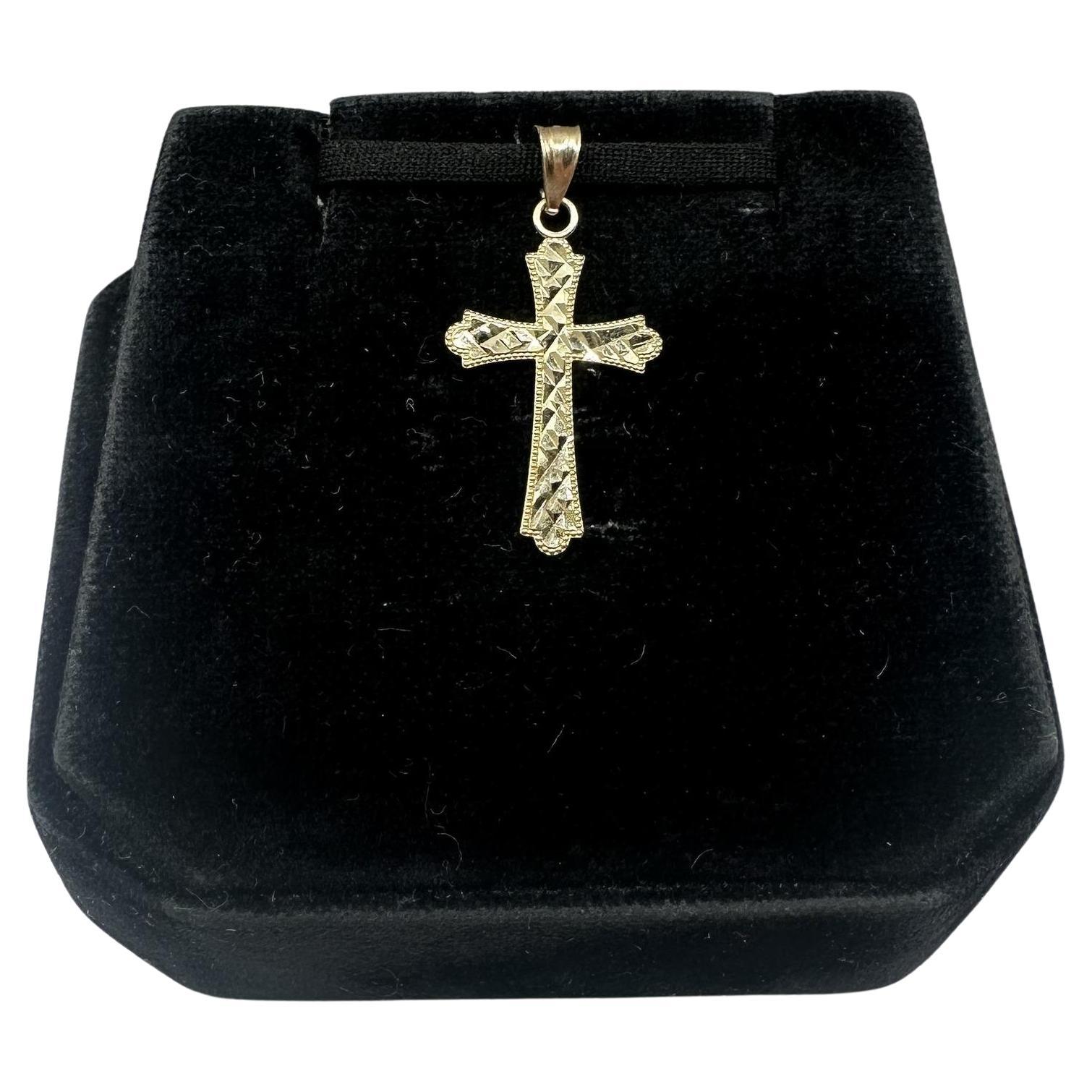 Cross Pendant in 14kt Yellow Gold – 0.6g, New Condition