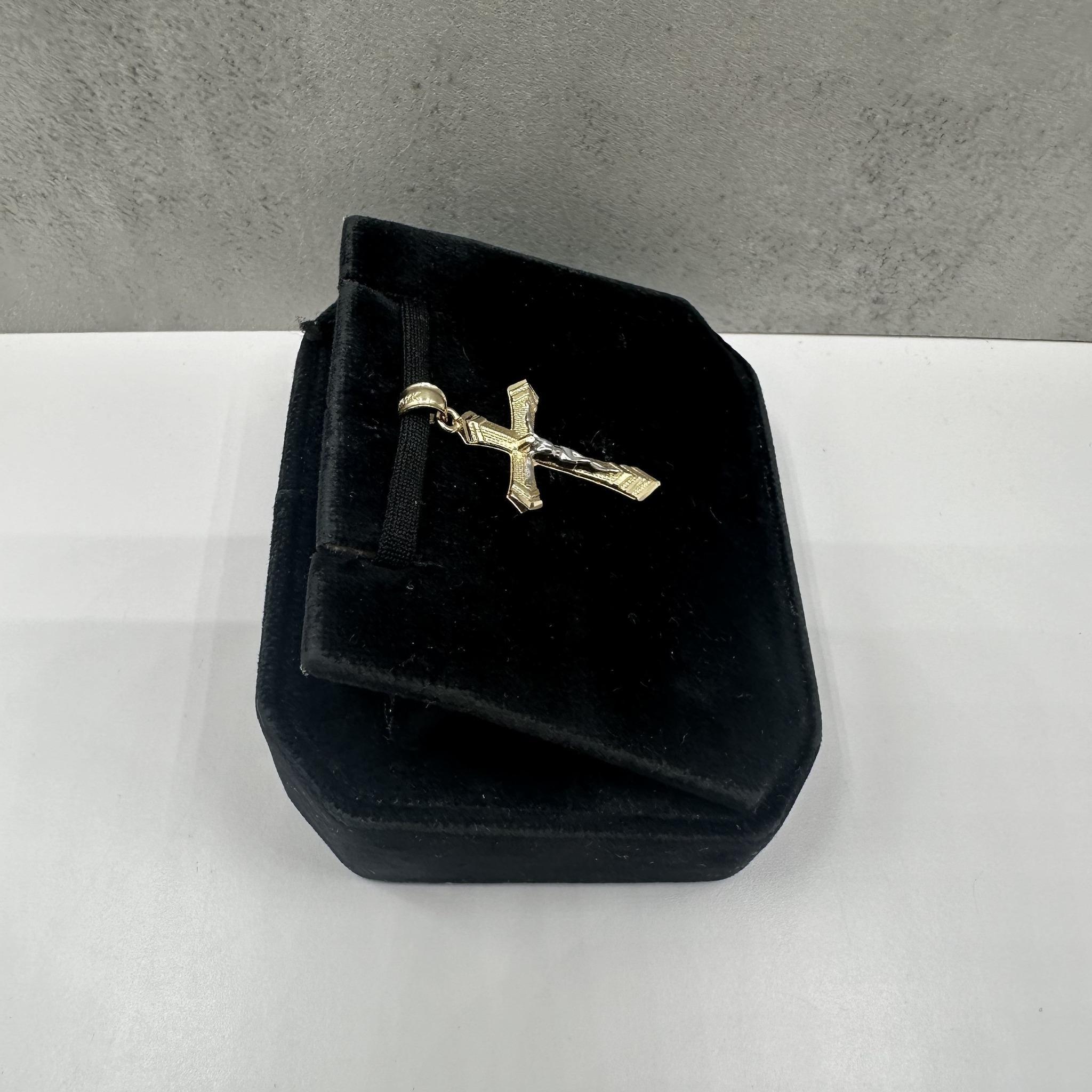 Cross Pendant in 14kt Yellow Gold – 0.91g, New Condition In New Condition For Sale In West Hempstead, NY