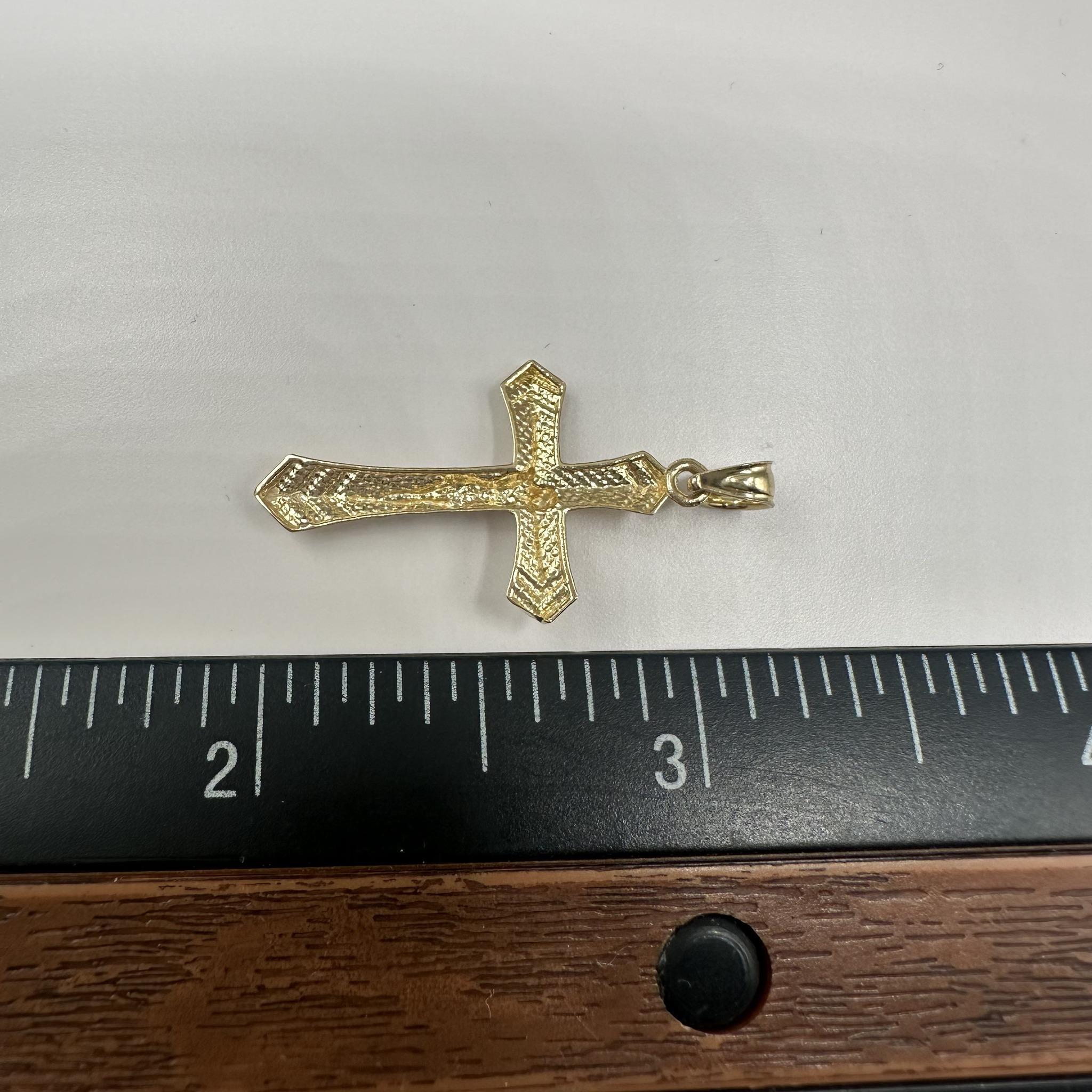 Cross Pendant in 14kt Yellow Gold – 0.91g, New Condition For Sale 1