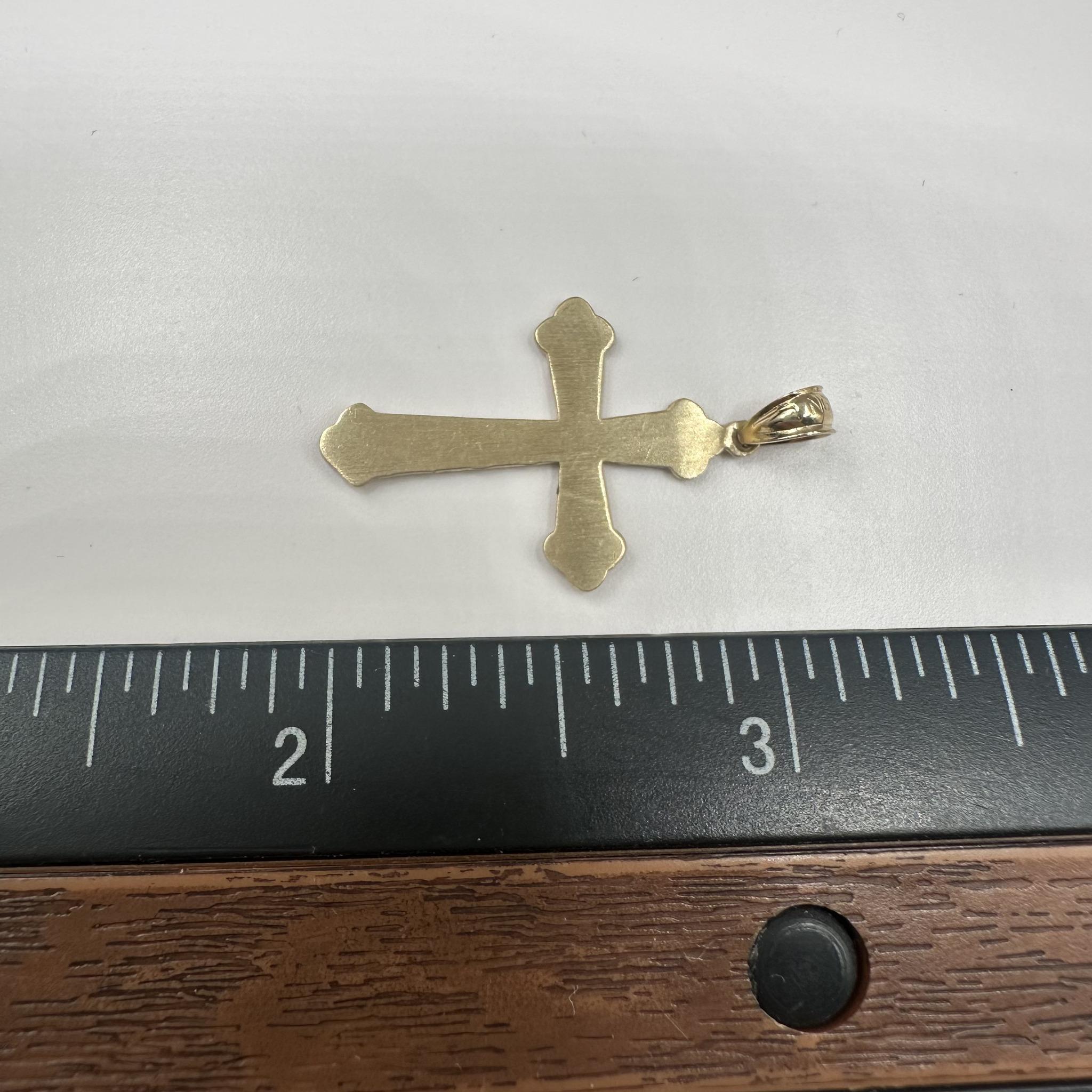 Ciondolo a forma di croce in oro giallo 14kt - 1,2 g, condizioni pari al nuovo in vendita 1