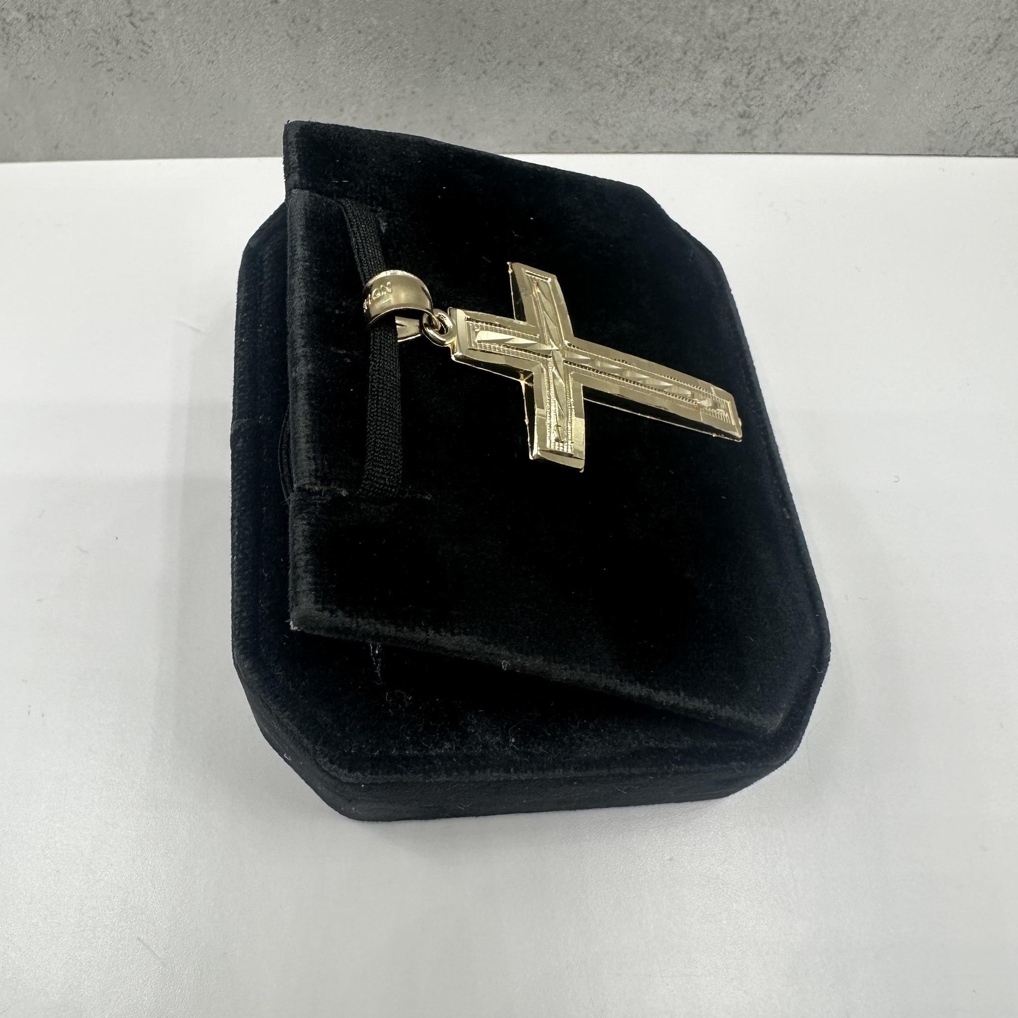 Cross Pendant in 14kt Yellow Gold - 2.62g, Fits Small Chain, New Condition In New Condition For Sale In West Hempstead, NY