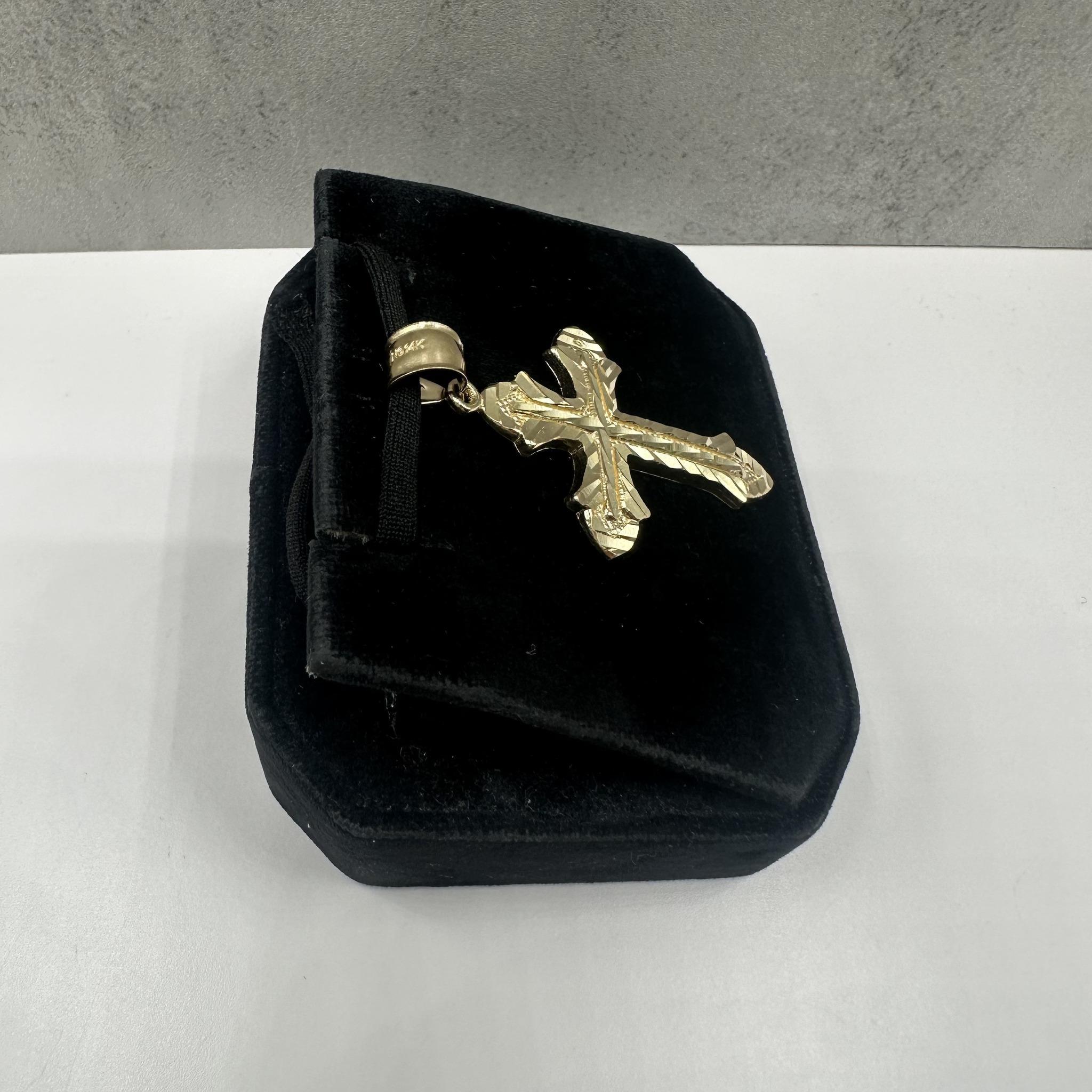 Cross Pendant in 14kt Yellow Gold - 3.32g, Fits Small Chain, New Condition In New Condition For Sale In West Hempstead, NY