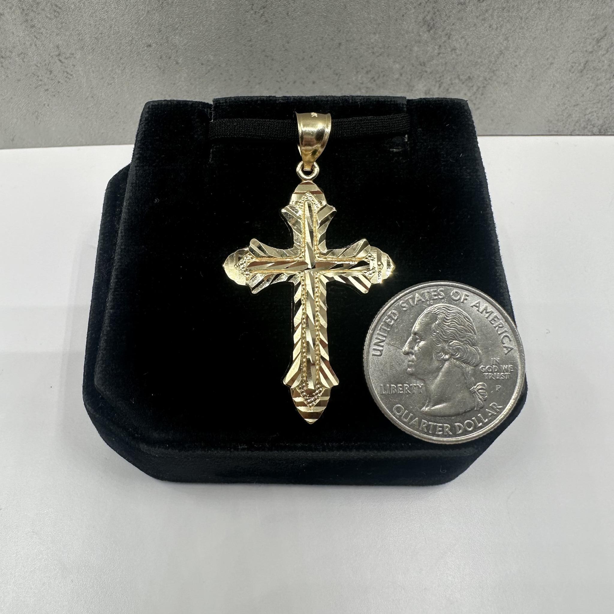 Women's or Men's Cross Pendant in 14kt Yellow Gold - 3.32g, Fits Small Chain, New Condition For Sale