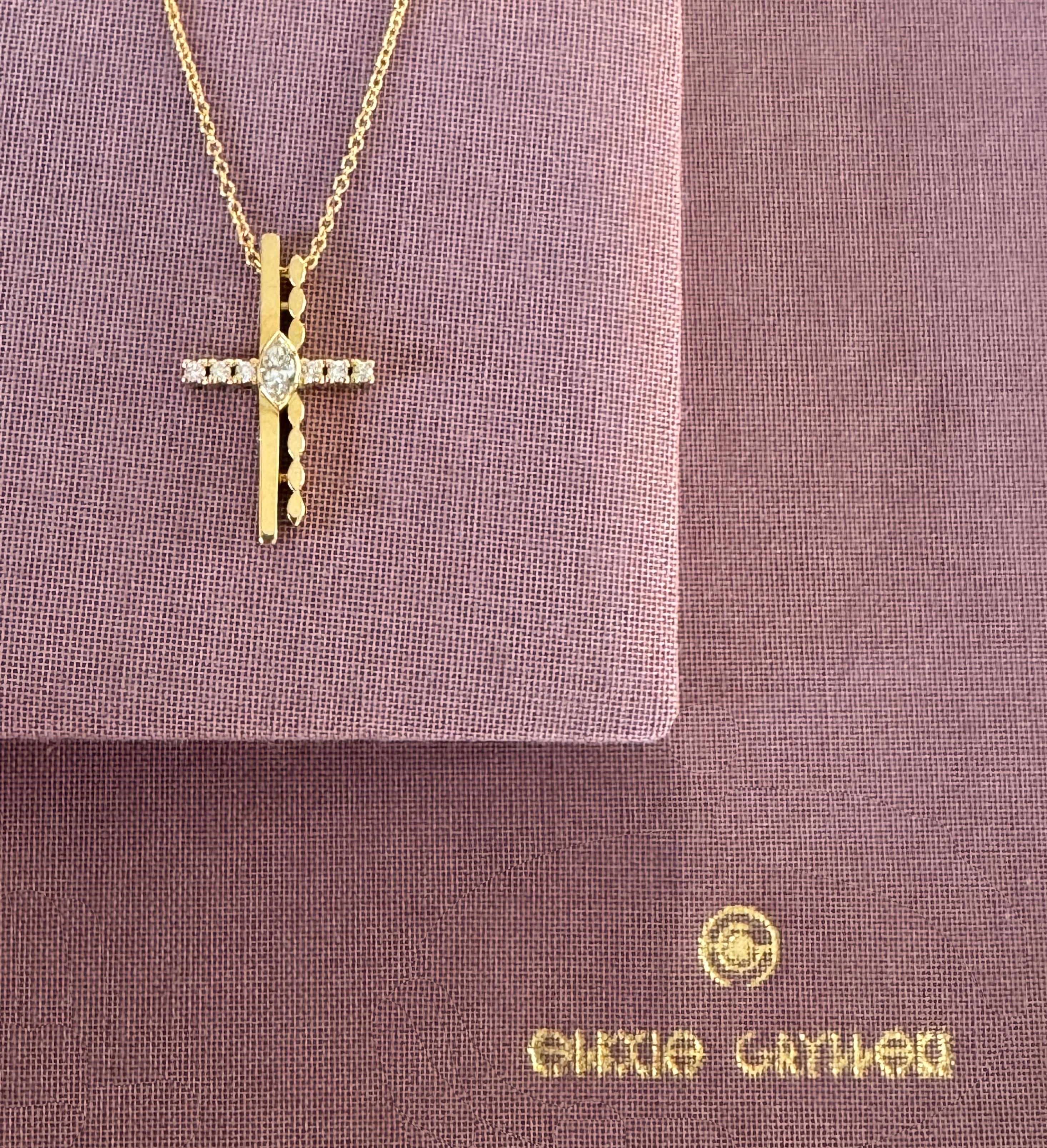 Designer: Alexia Gryllaki

Dimensions: motif L23x14mm, chain 500mm
Weight: approximately 4.8g  (inc. chain)
Barcode: NEX4008


Cross pendant in 18 karat yellow gold with a 400mm chain, set with a marquise and round brilliant-cut diamonds approx.