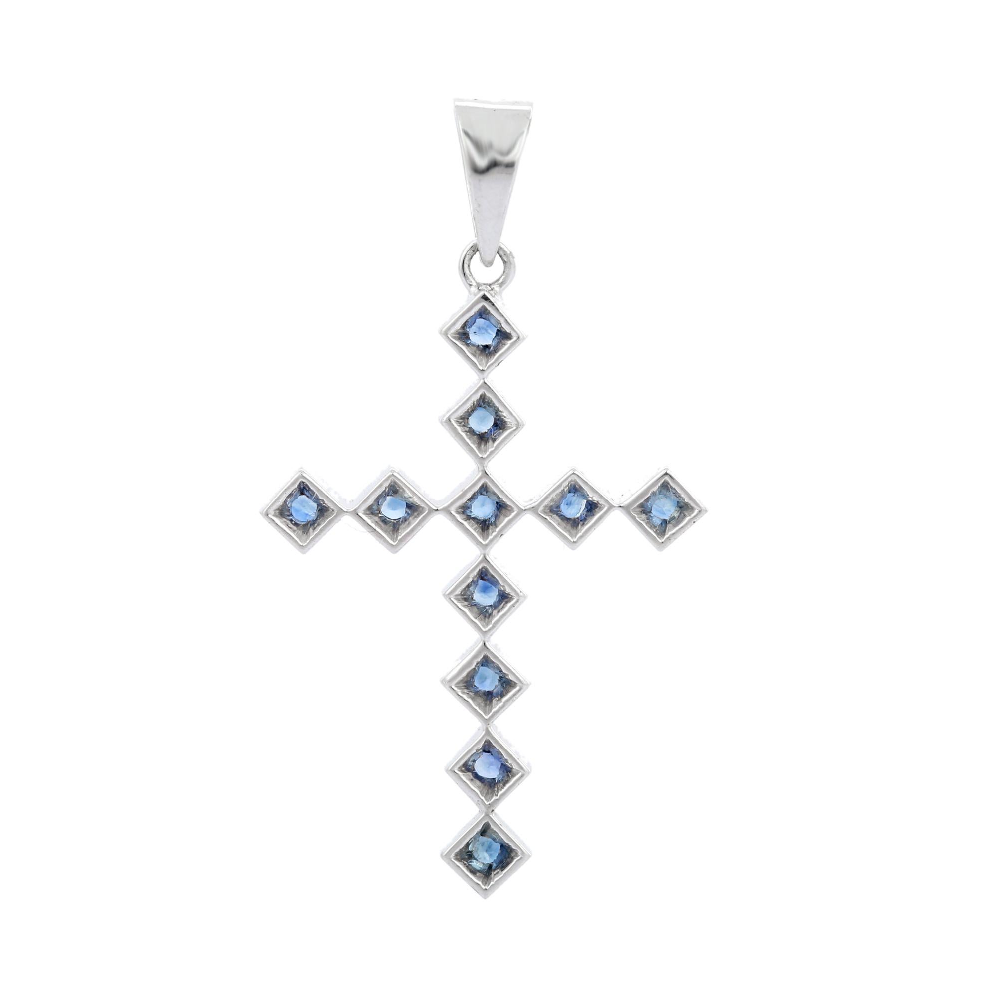 Round Cut Cross Pendant in 18K Solid White Gold and Blue Sapphire Gemstone For Sale
