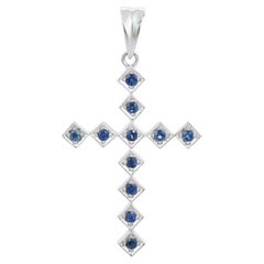 Pendentif croix en or blanc massif 18 carats et pierre précieuse saphir bleu