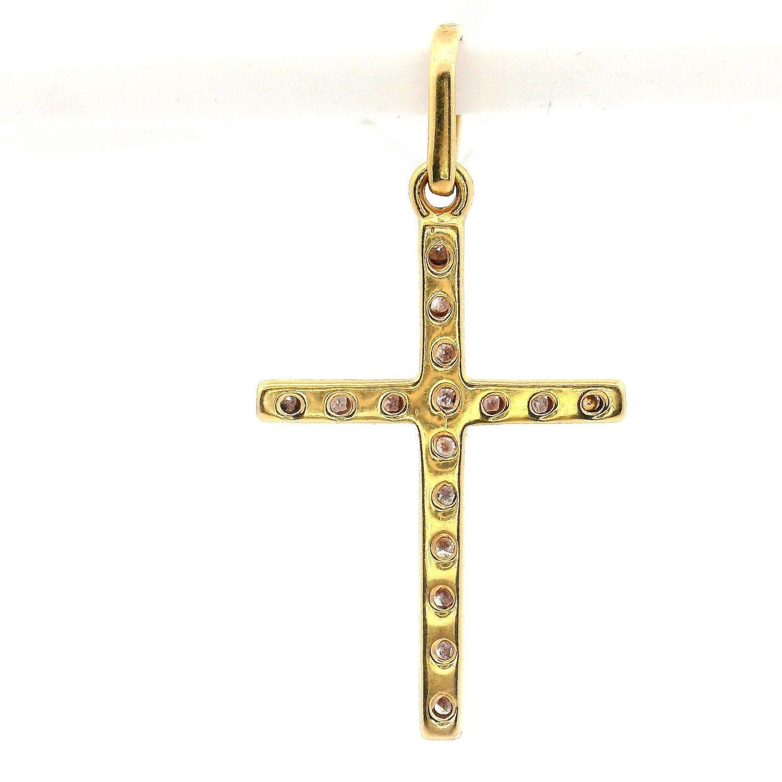 Pendentif croix en or jaune 18kt avec diamants Excellent état - En vente à Aventura, FL