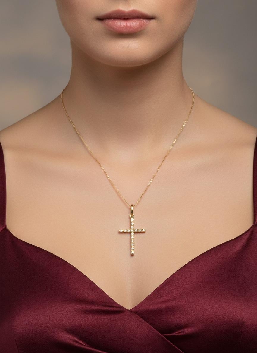 Pendentif croix en or jaune 18kt avec diamants Unisexe en vente