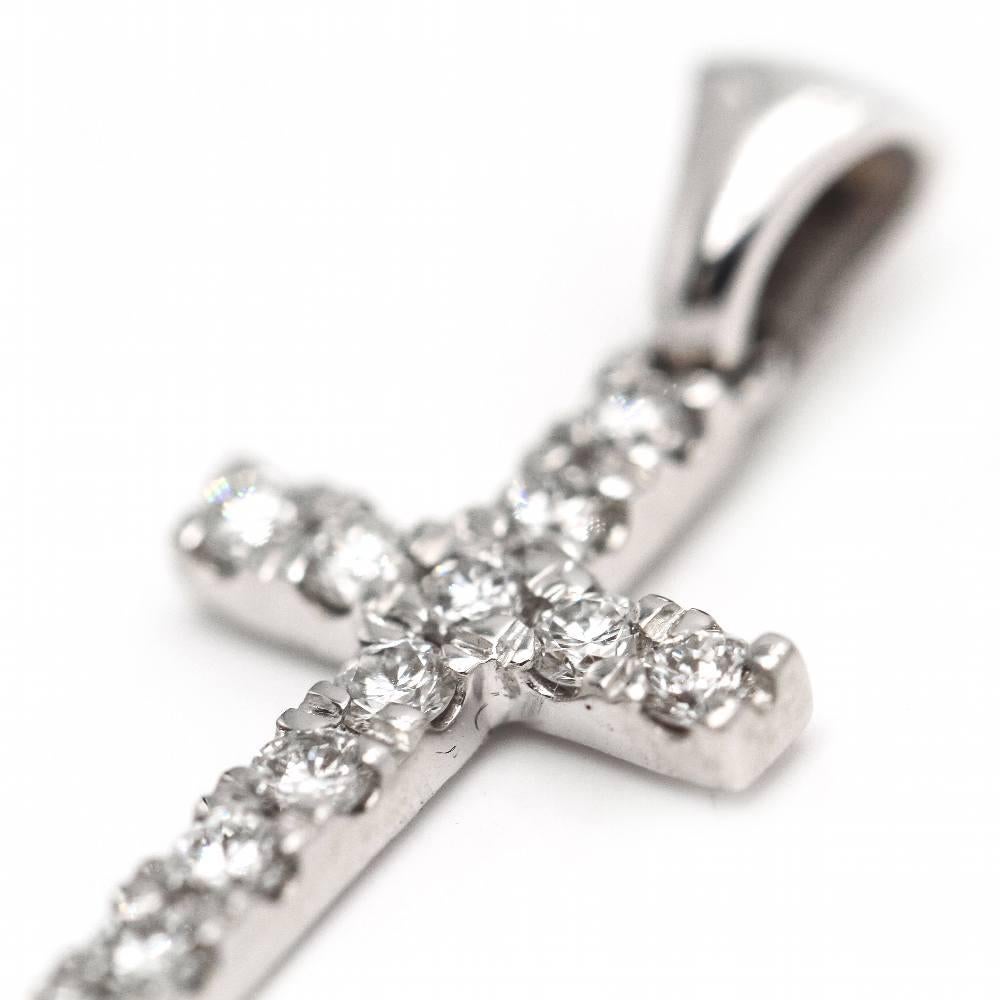 CROSS Pendant in Diamonds and White Gold In New Condition For Sale In Barcelona, CT